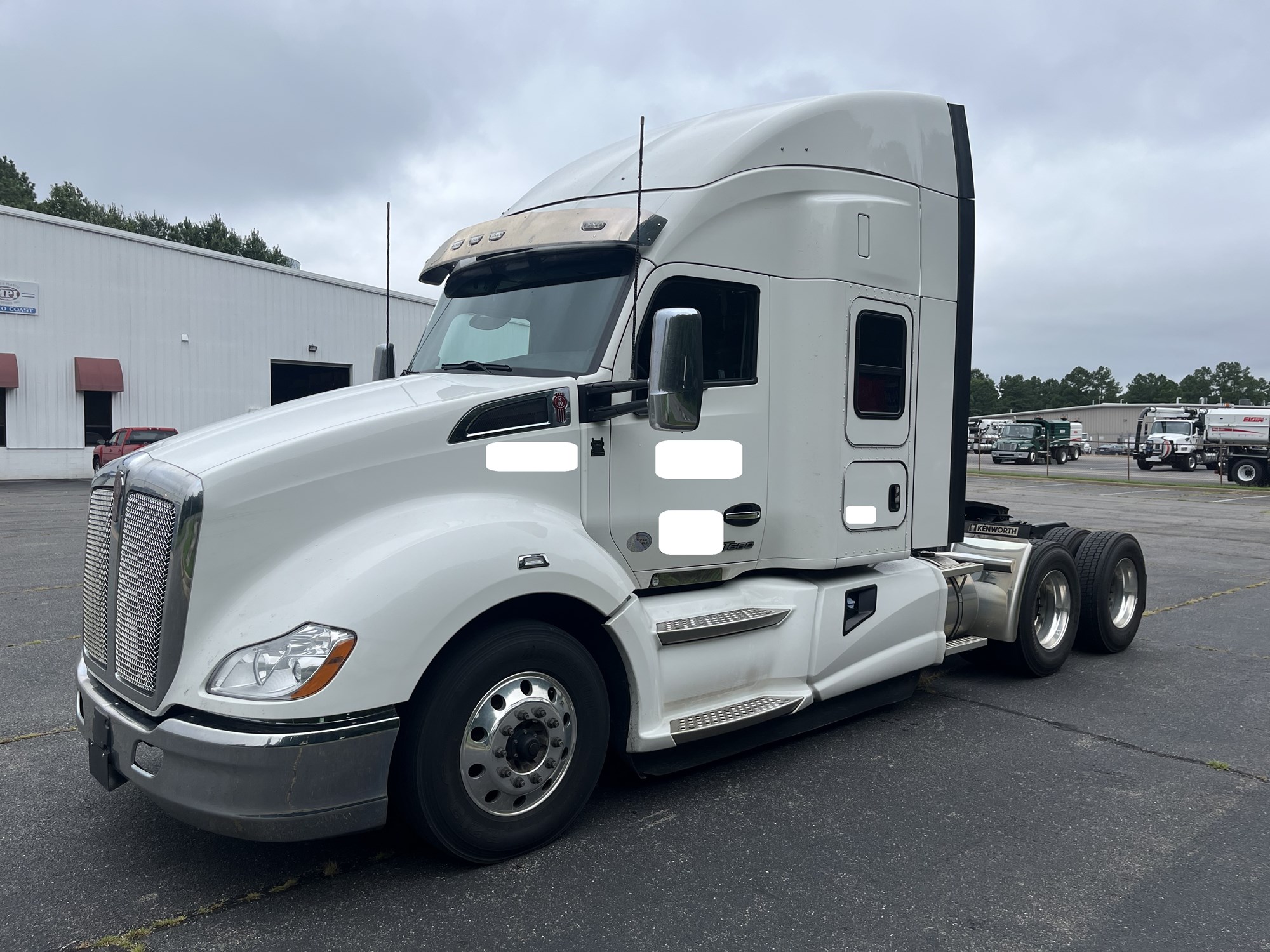 2022 Kenworth T680 Next Gen - image 1 of 6