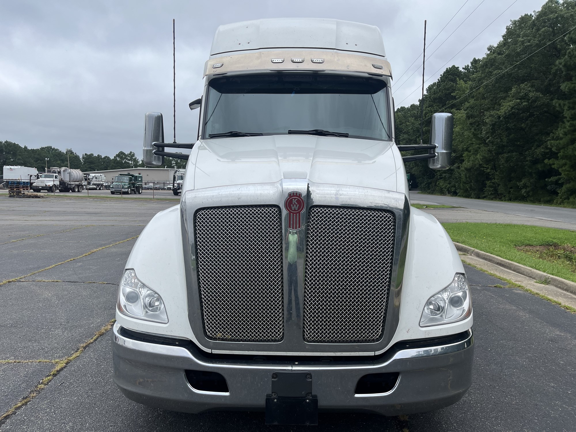 2022 Kenworth T680 Next Gen - image 2 of 6