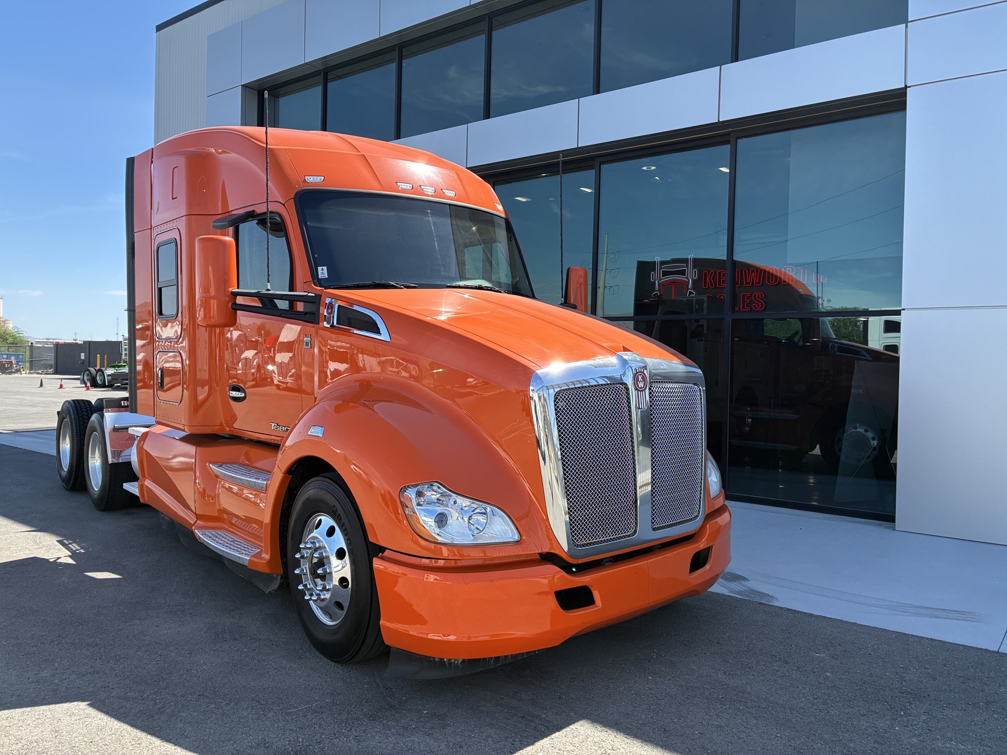 2022 Kenworth T680 - image 1 of 6