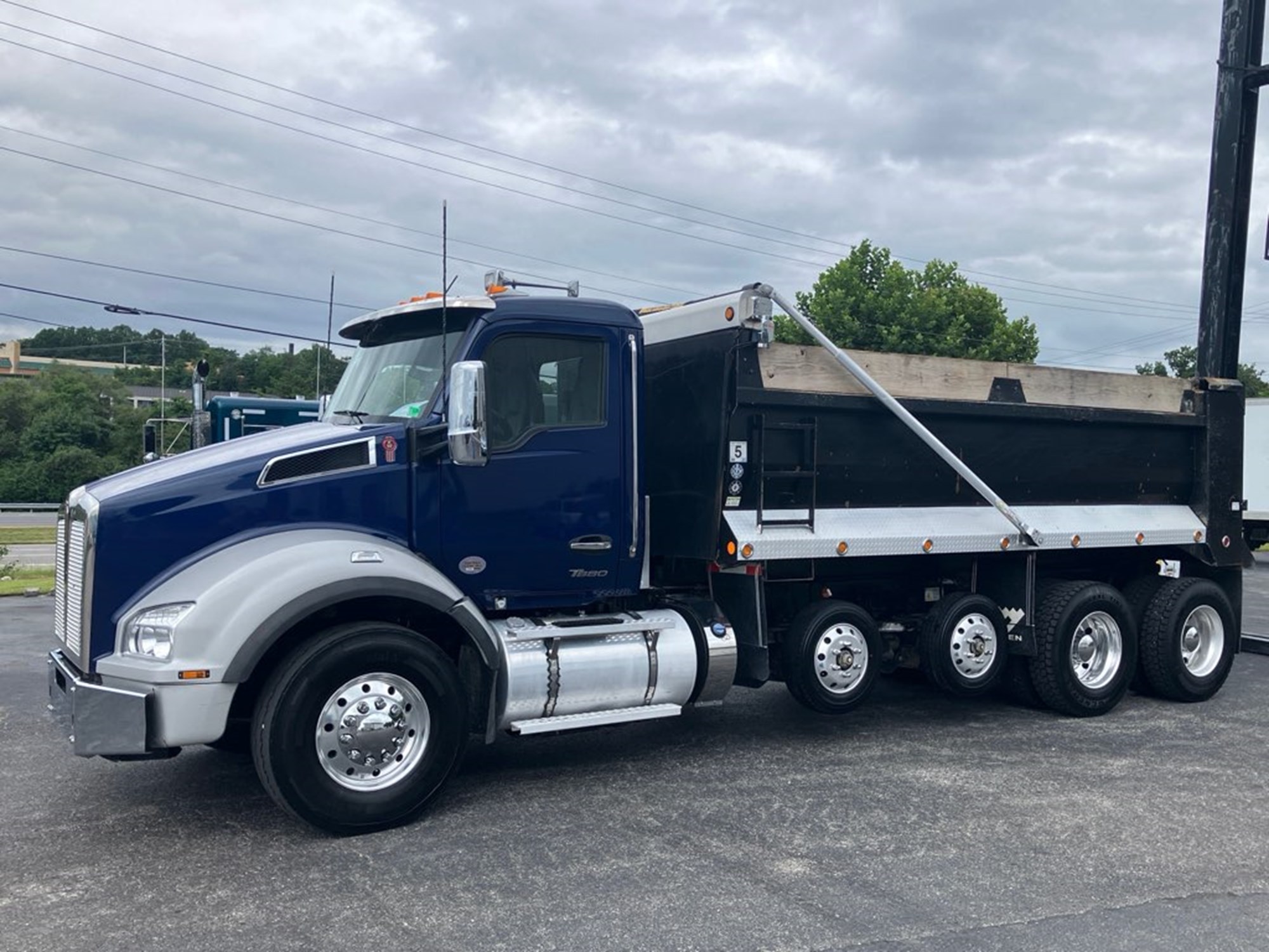 2022 Kenworth T880 - image 1 of 6