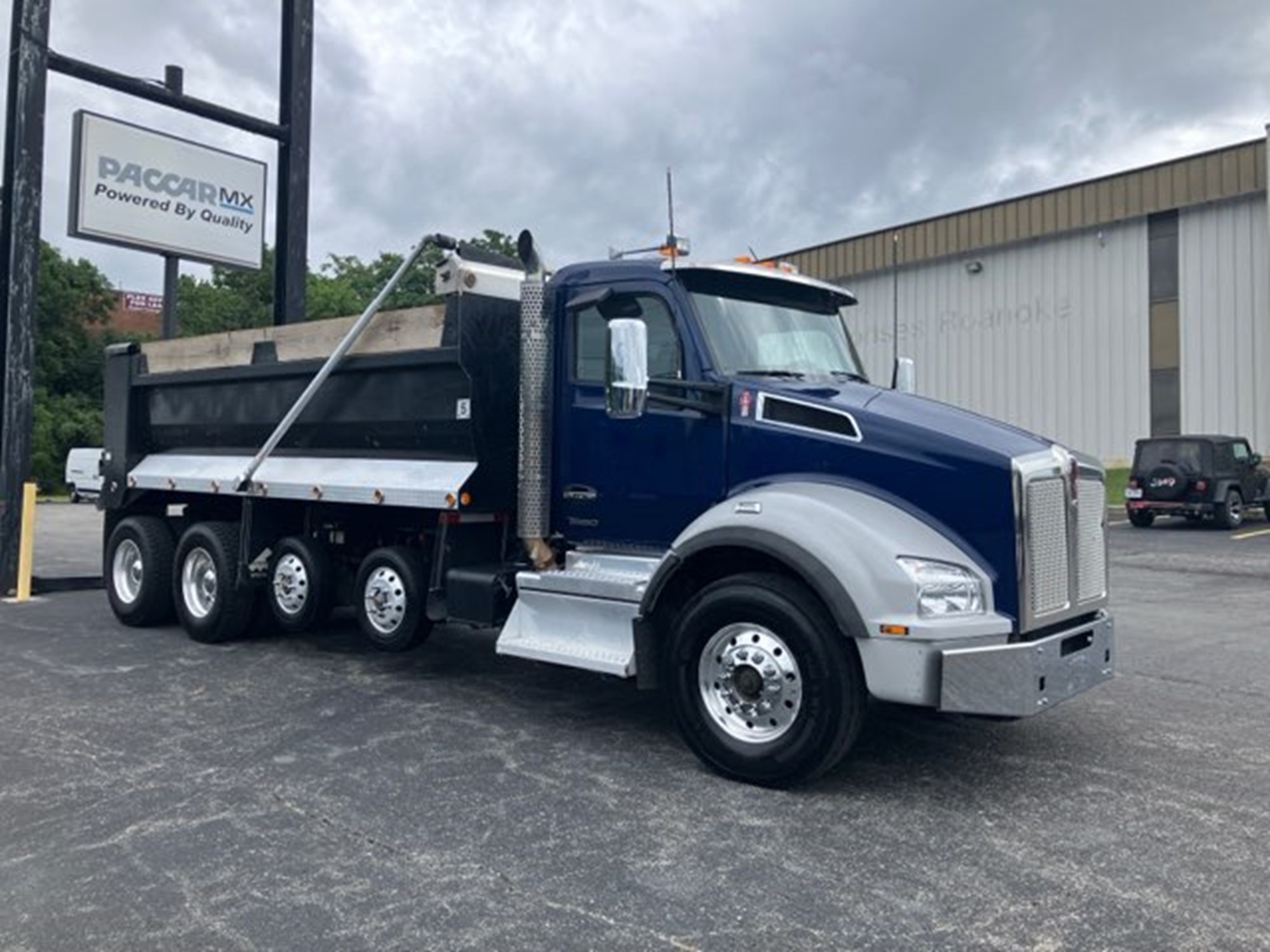 2022 Kenworth T880 - image 2 of 6