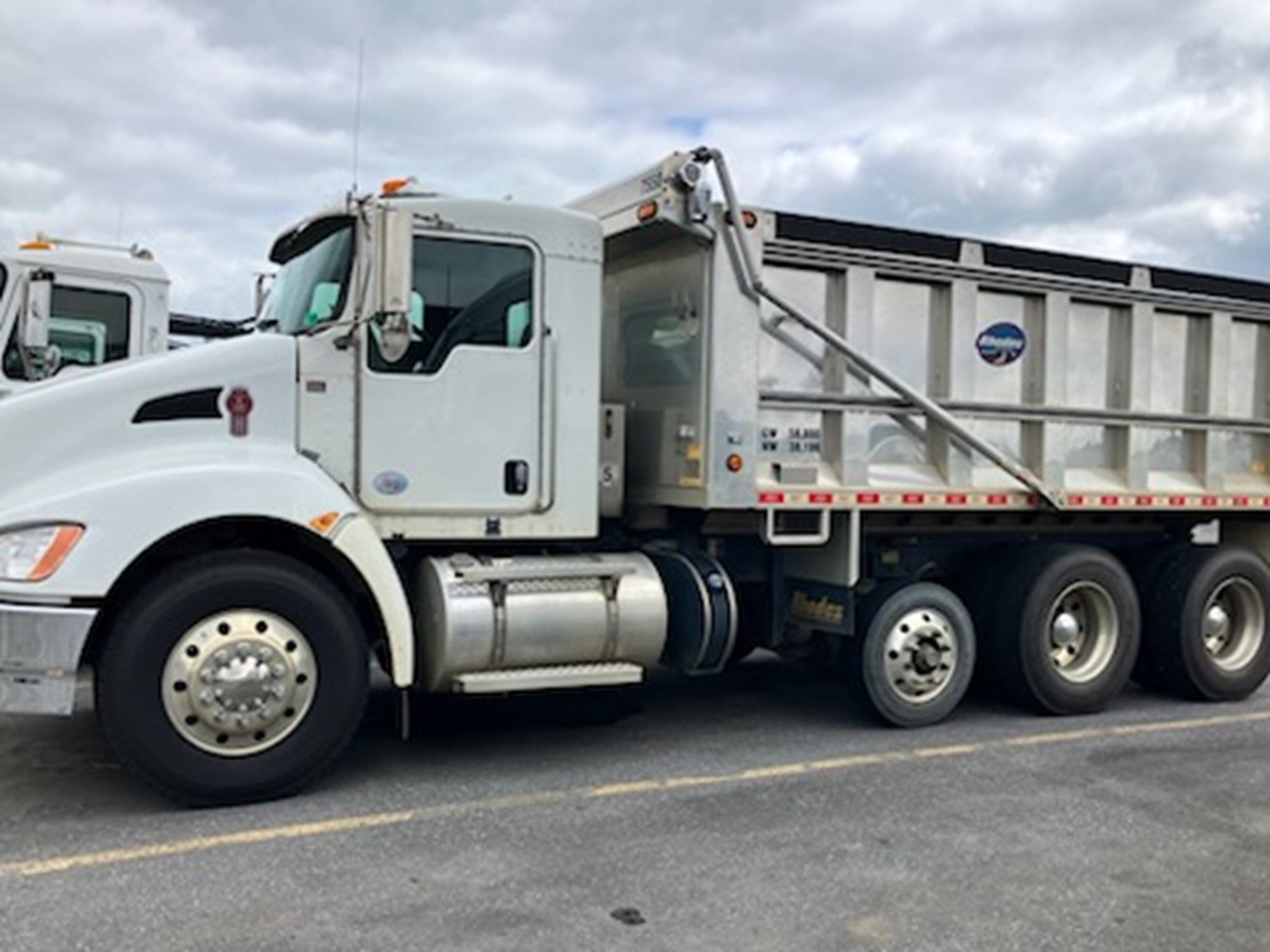 2022 Kenworth T370 - image 4 of 6