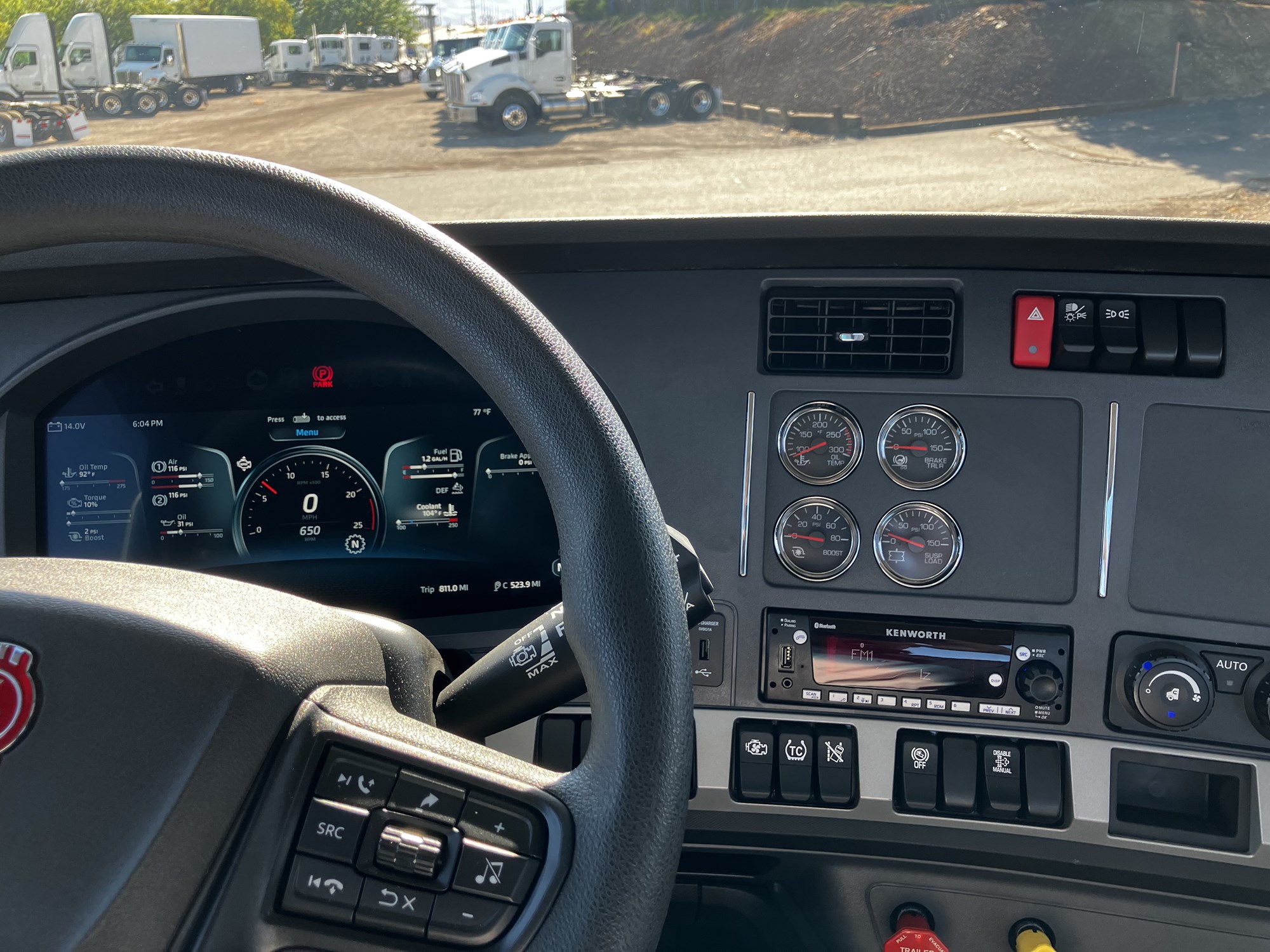 2024 Kenworth T880 2024 Kenworth T880 - image 4 of 5