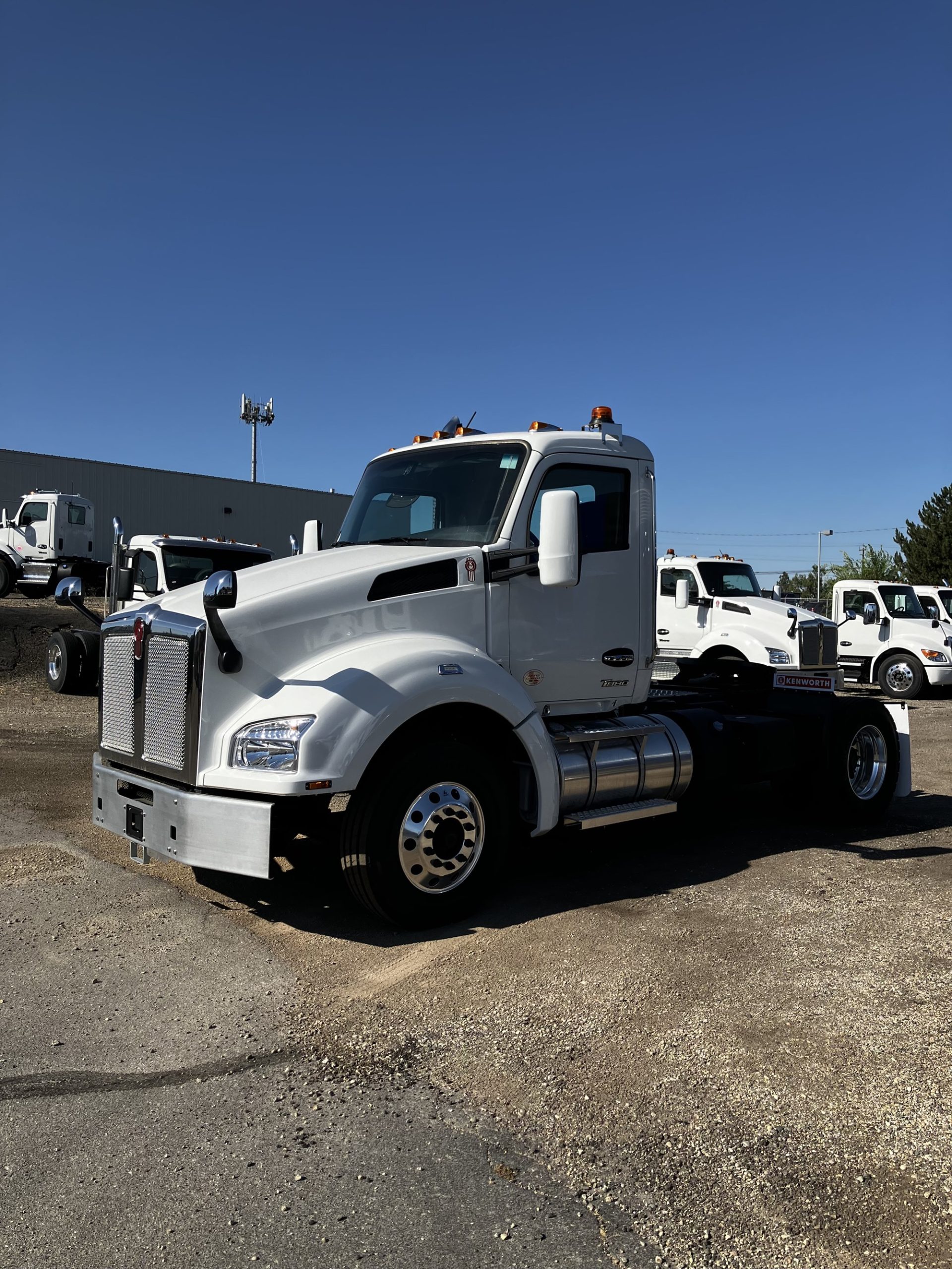 2024 Kenworth T880 - image 1 of 4