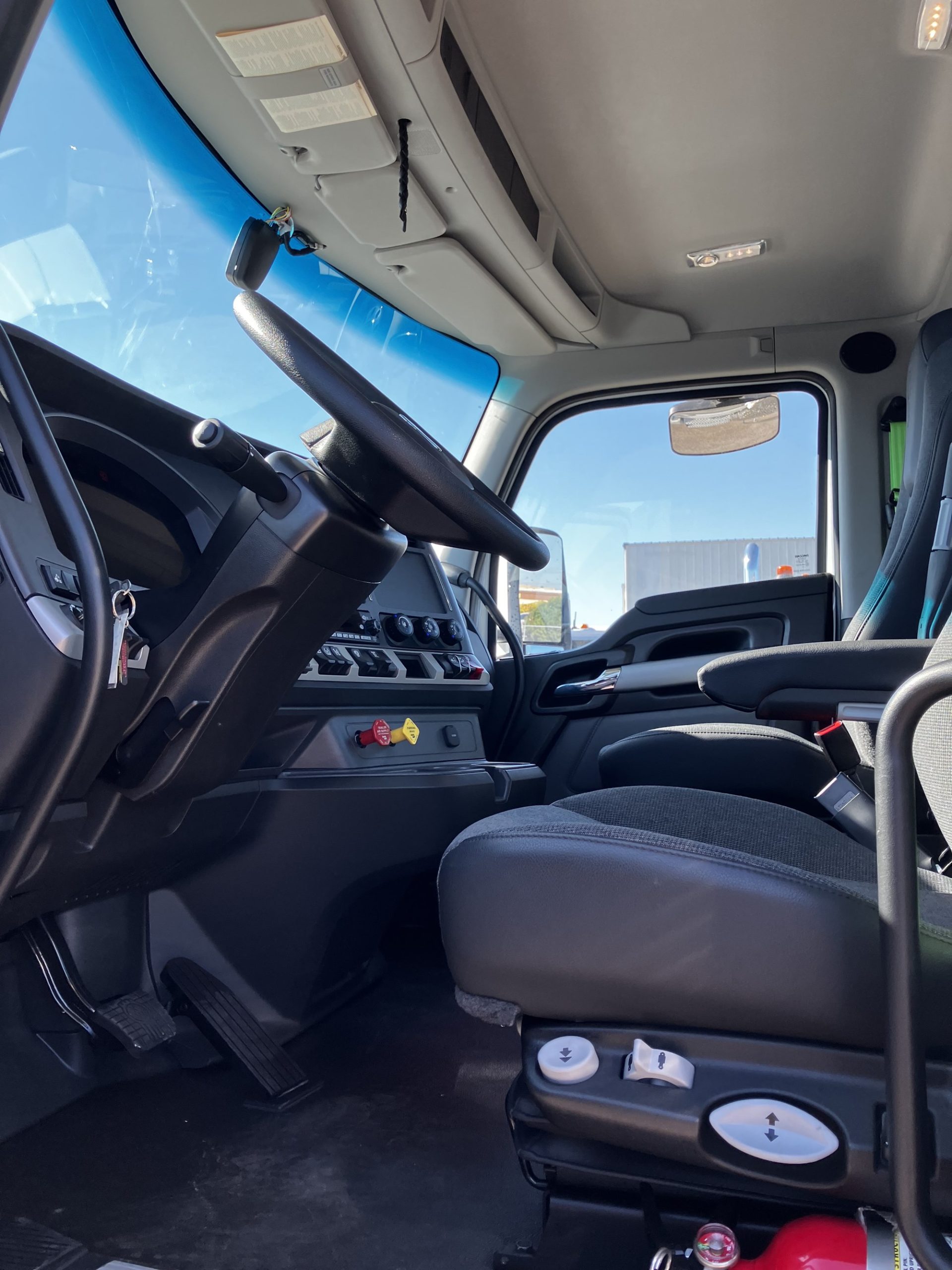 2024 Kenworth T880 - image 4 of 4