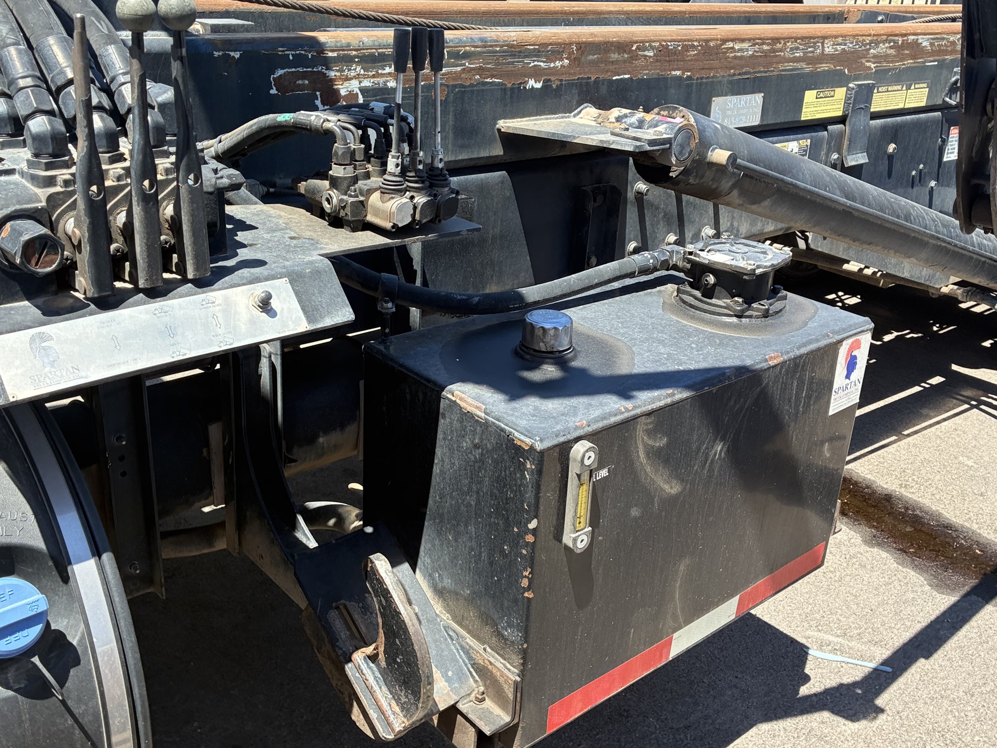2019 Kenworth T440 - image 4 of 6