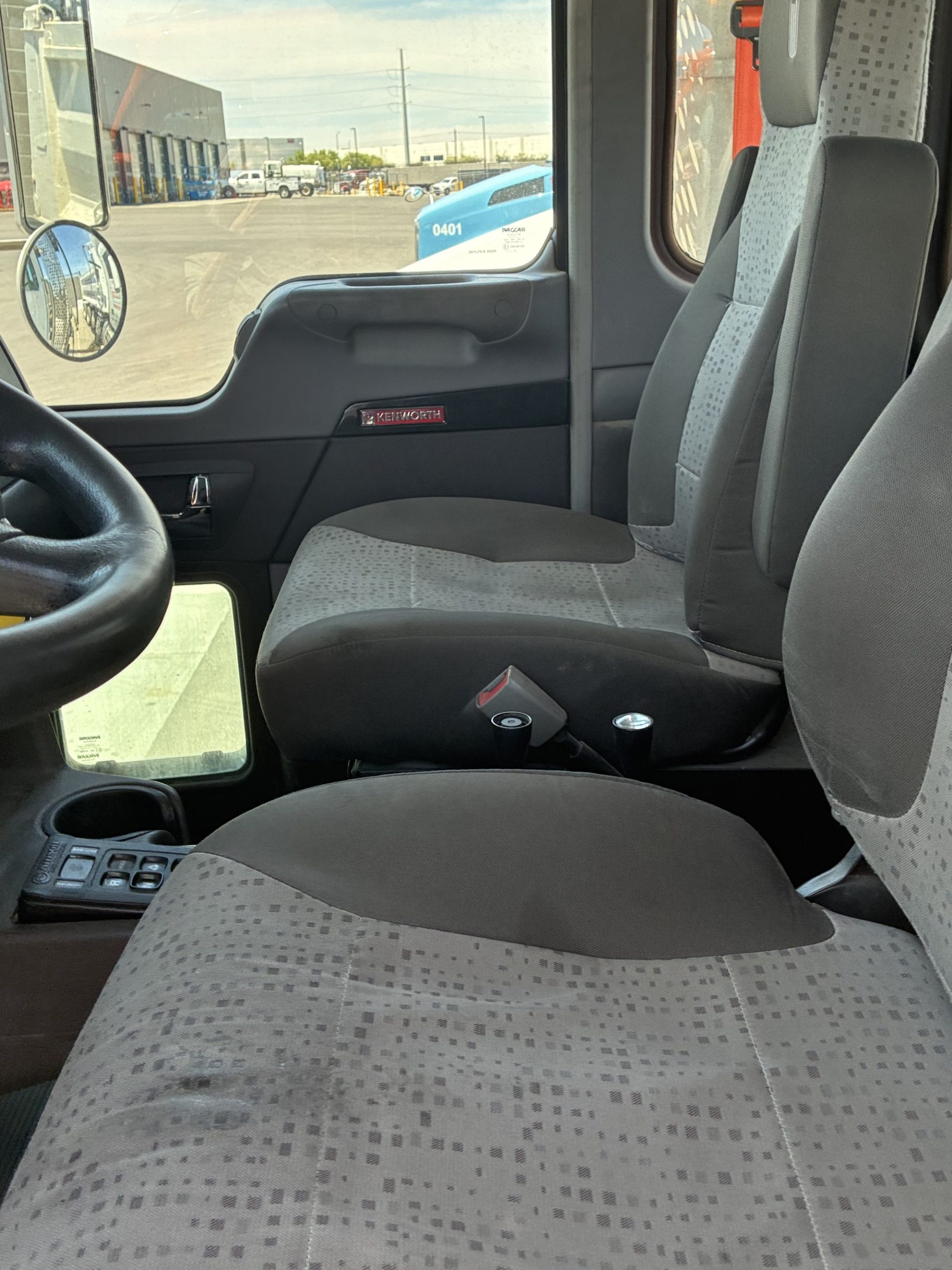 2019 Kenworth T440 - image 5 of 6