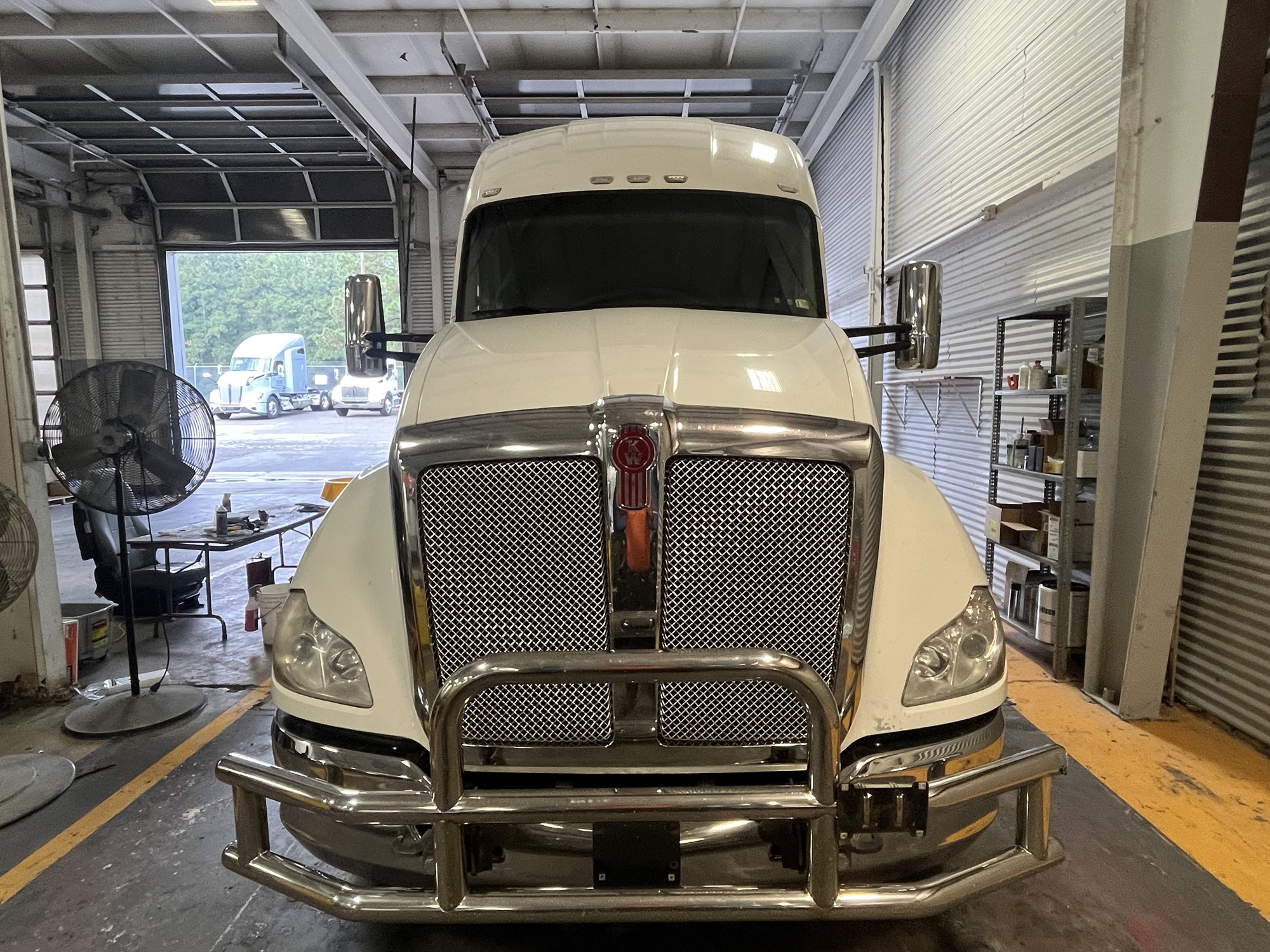 2020 Kenworth T680 - image 2 of 4