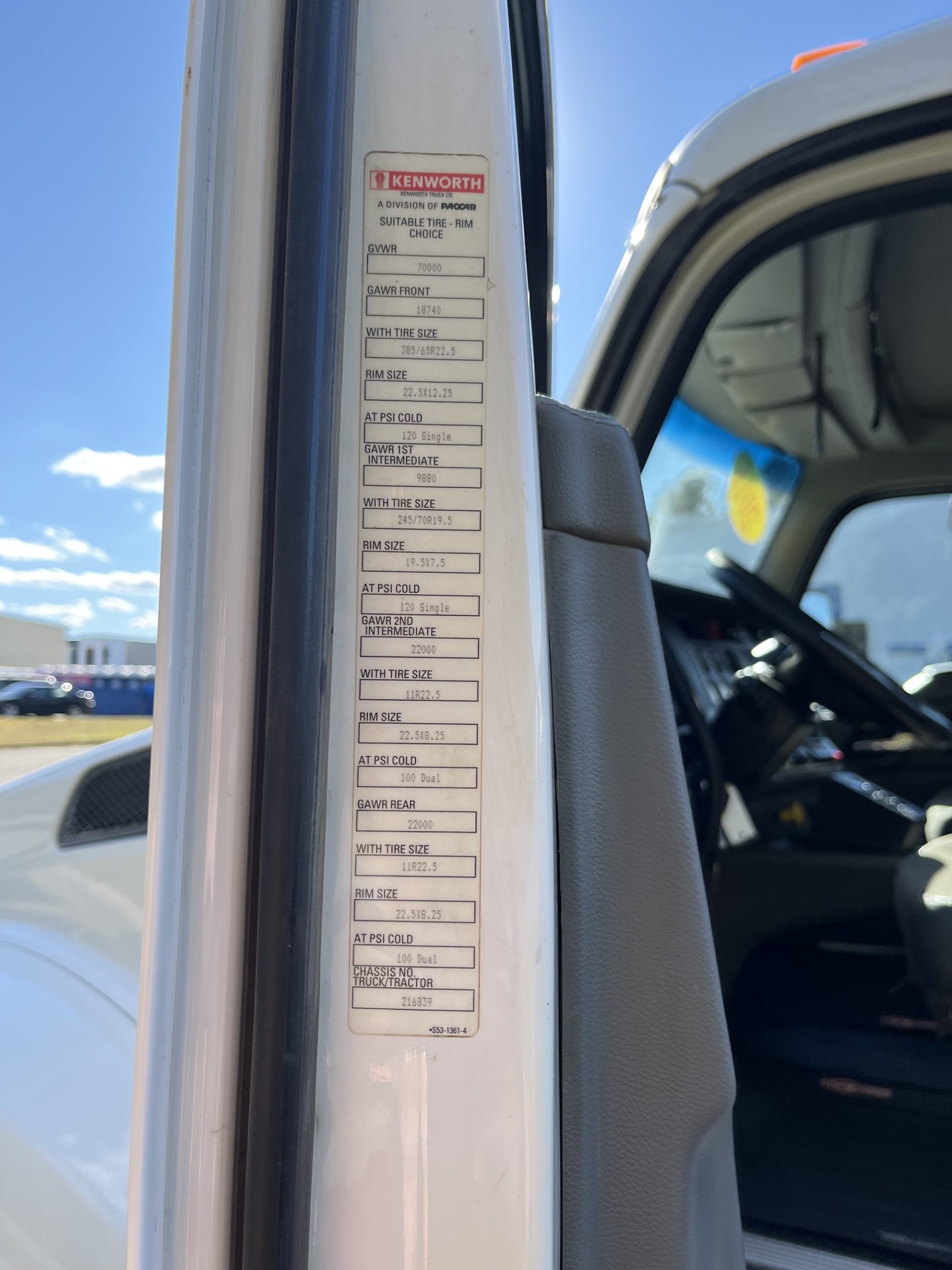 2018 Kenworth T880 - image 5 of 6