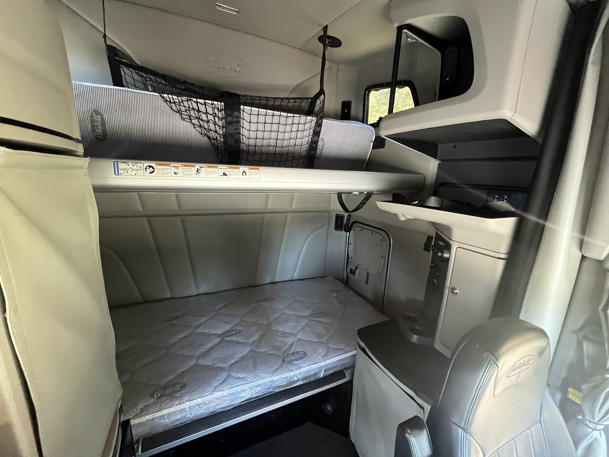 2023 Peterbilt 579 PD862309U-23 2023 Peterbilt 579 PD862309U-23