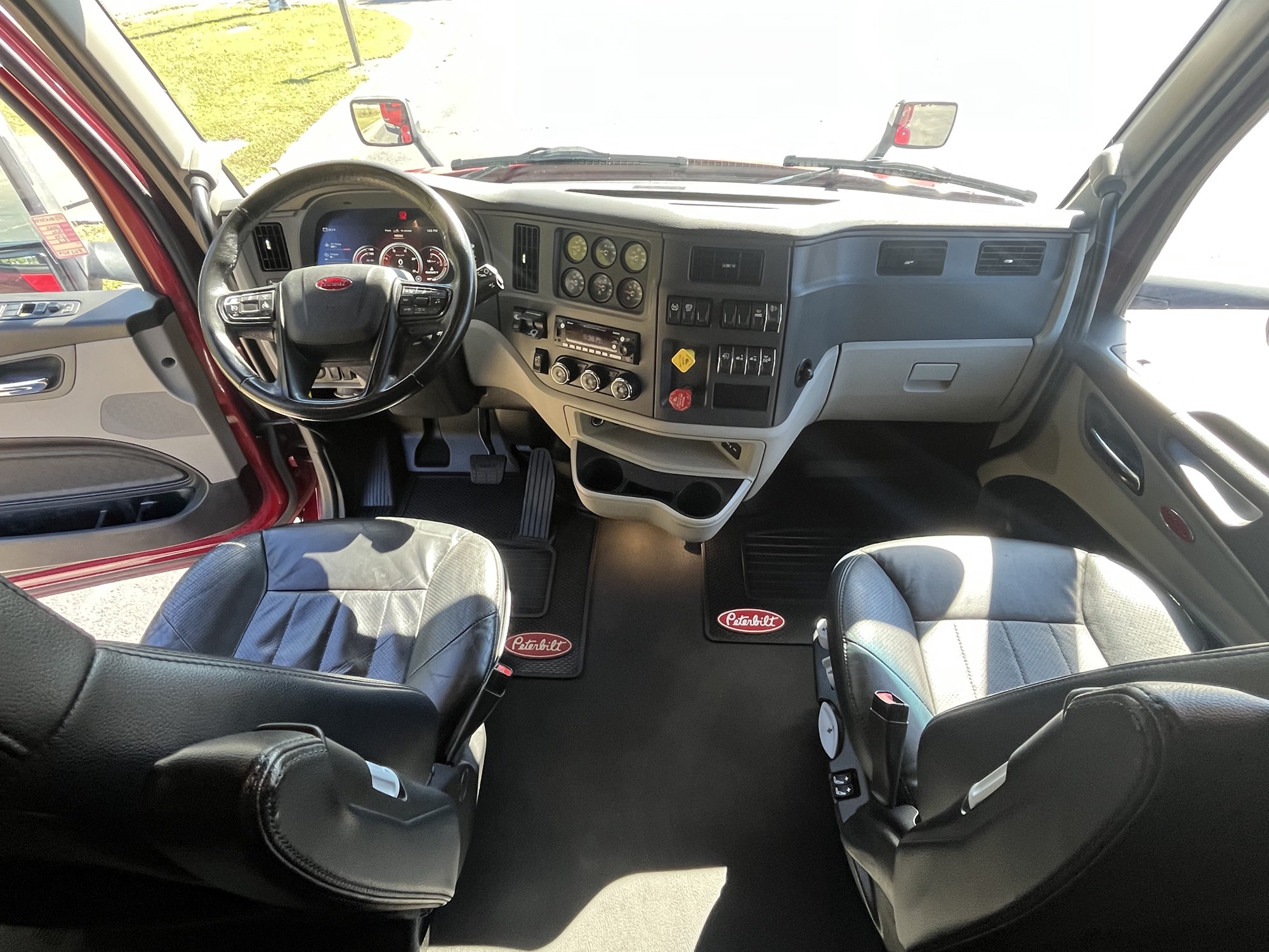 2023 Peterbilt 579 PD862309U-26 2023 Peterbilt 579 PD862309U-26