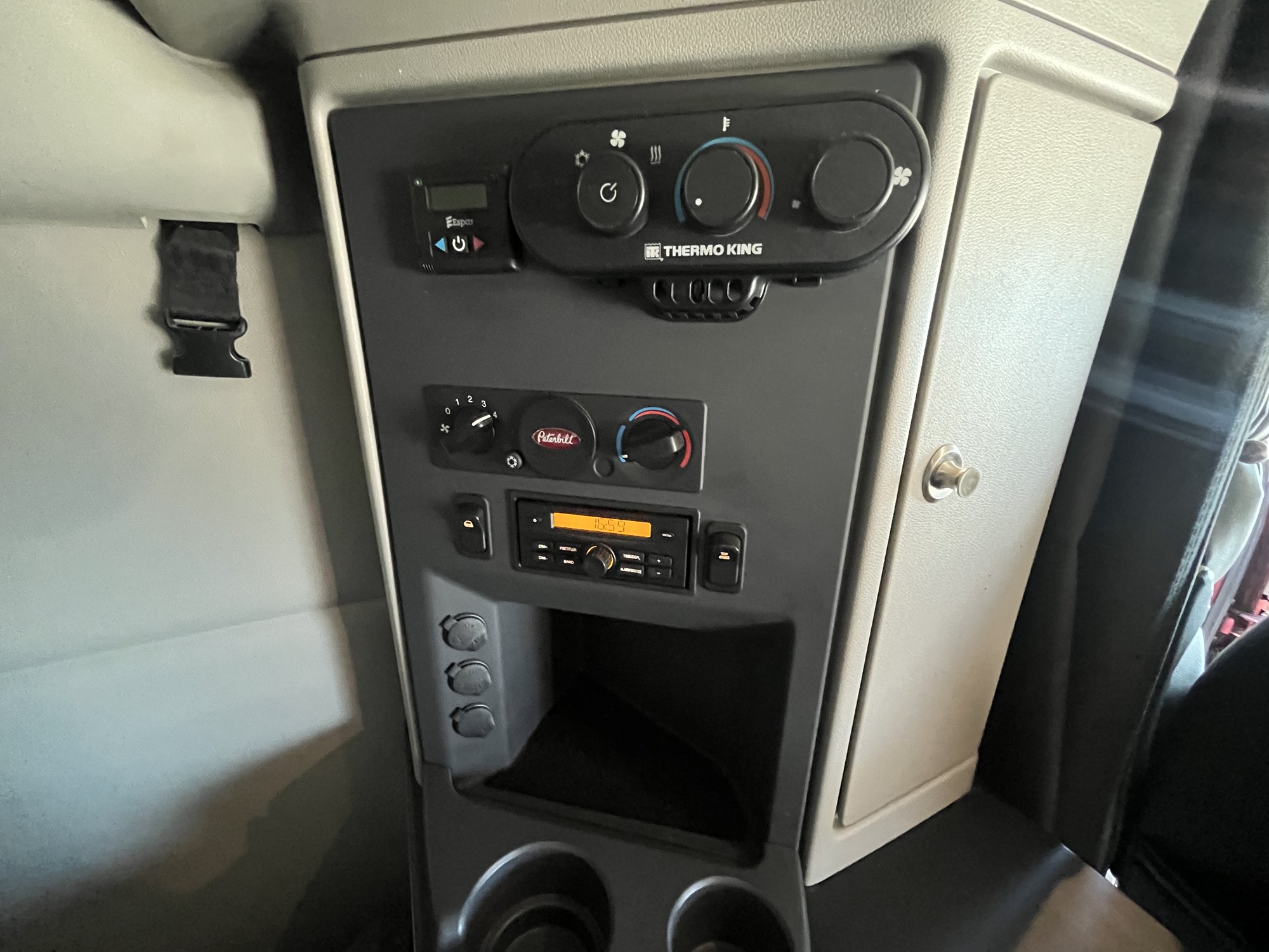 2023 Peterbilt 579 PD862309U-27 2023 Peterbilt 579 PD862309U-27