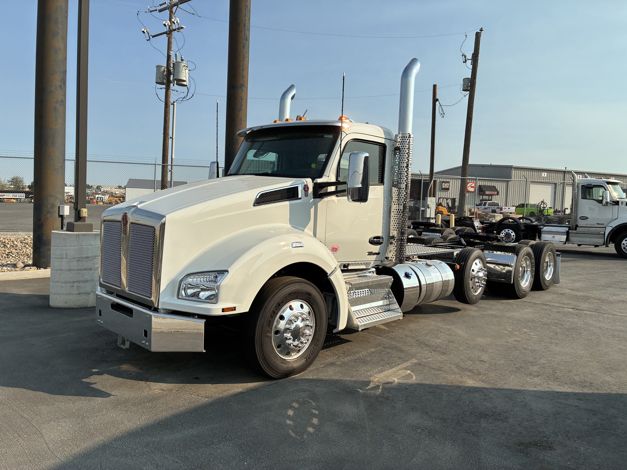 2026 Kenworth T880 - image 1 of 4