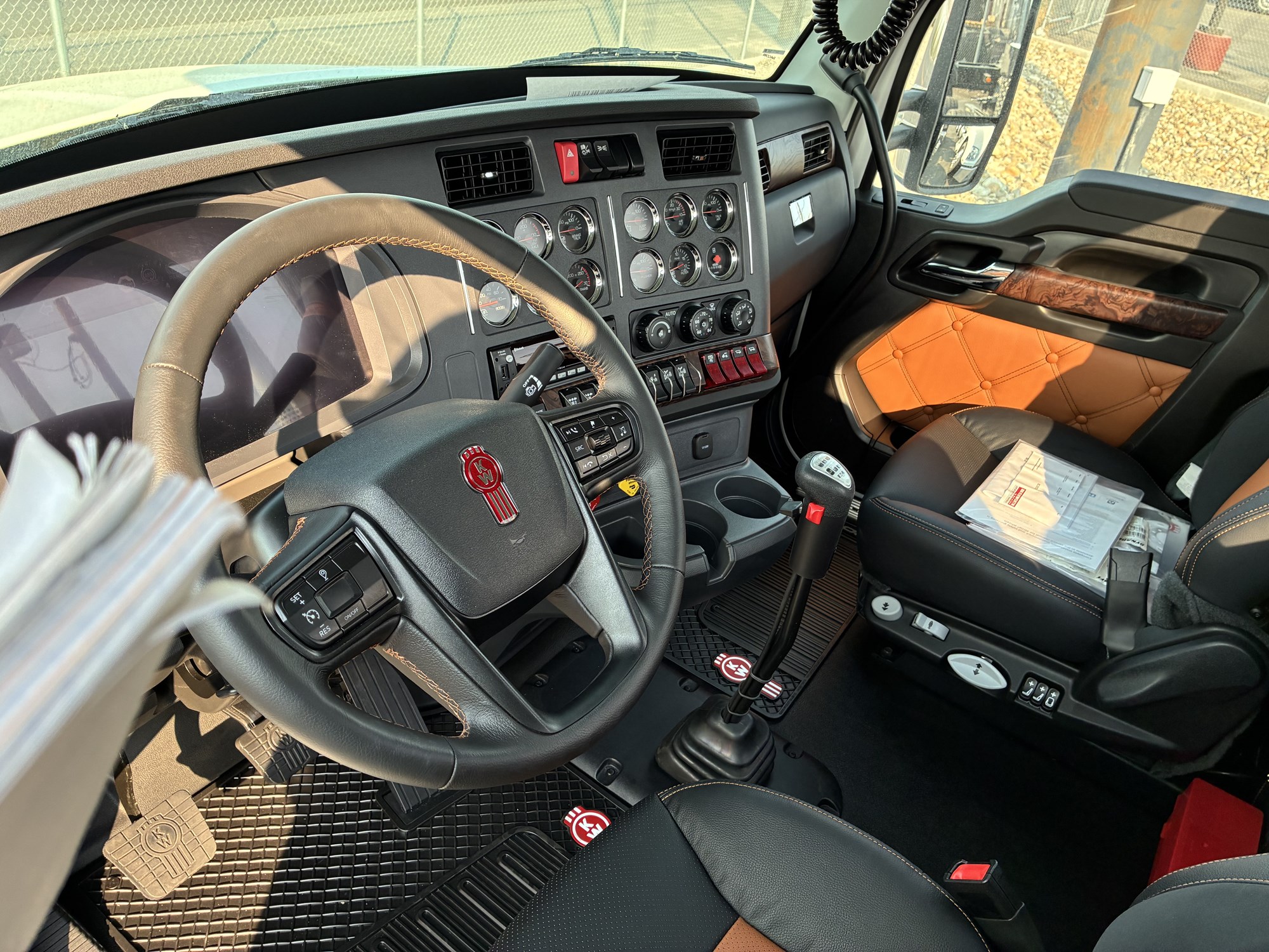 2026 Kenworth T880 - image 4 of 4