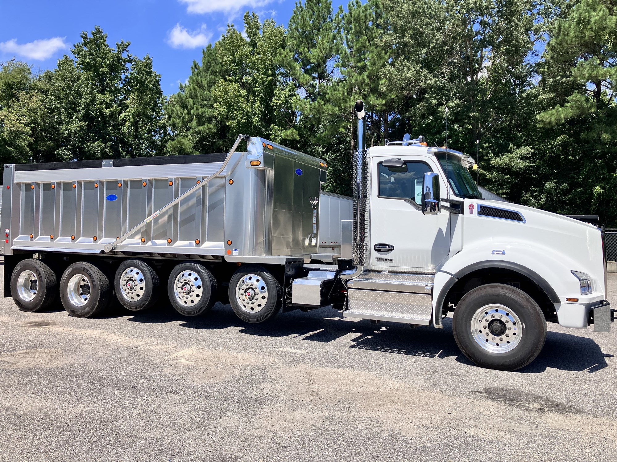 2026 Kenworth T880 - image 4 of 6
