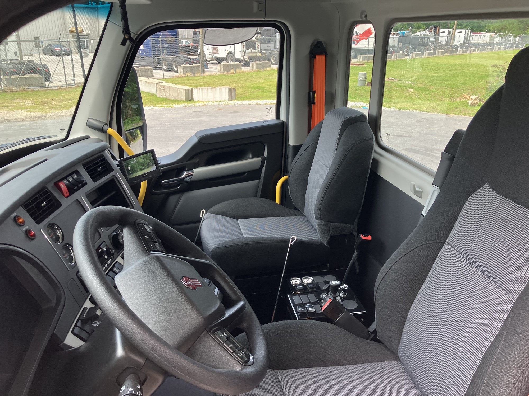 2026 Kenworth T880 - image 6 of 6