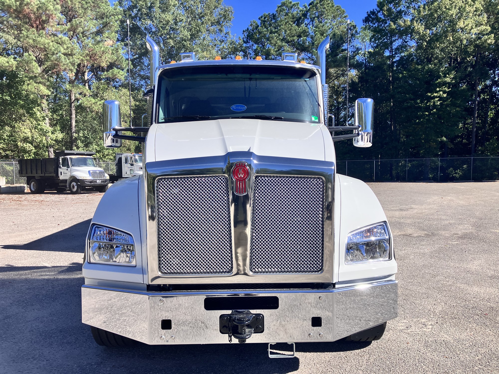 2026 Kenworth T880 - image 2 of 6