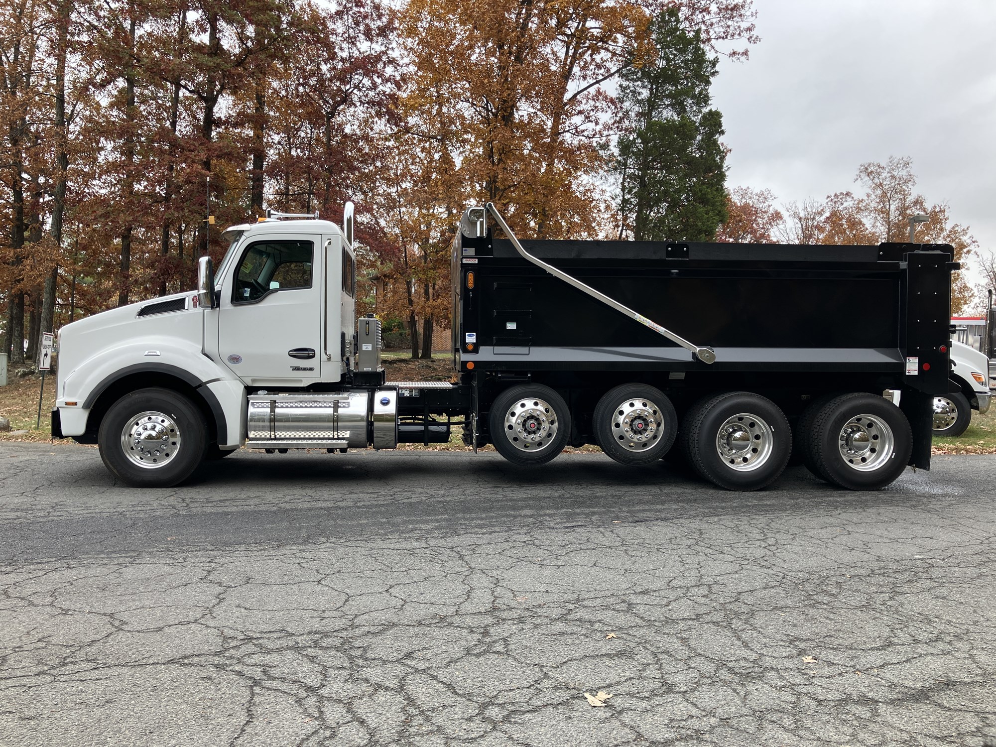2026 Kenworth T880 - image 3 of 6