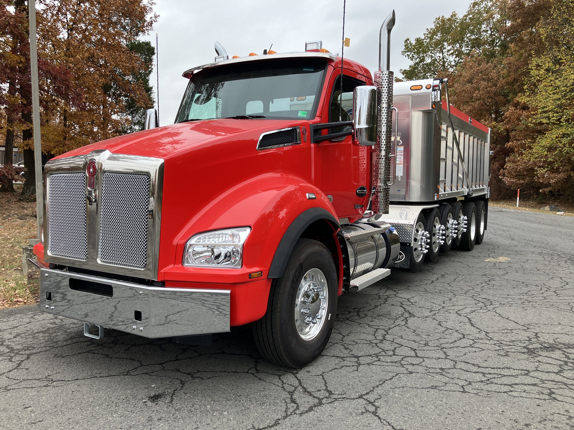 2026 Kenworth T880 - image 2 of 6