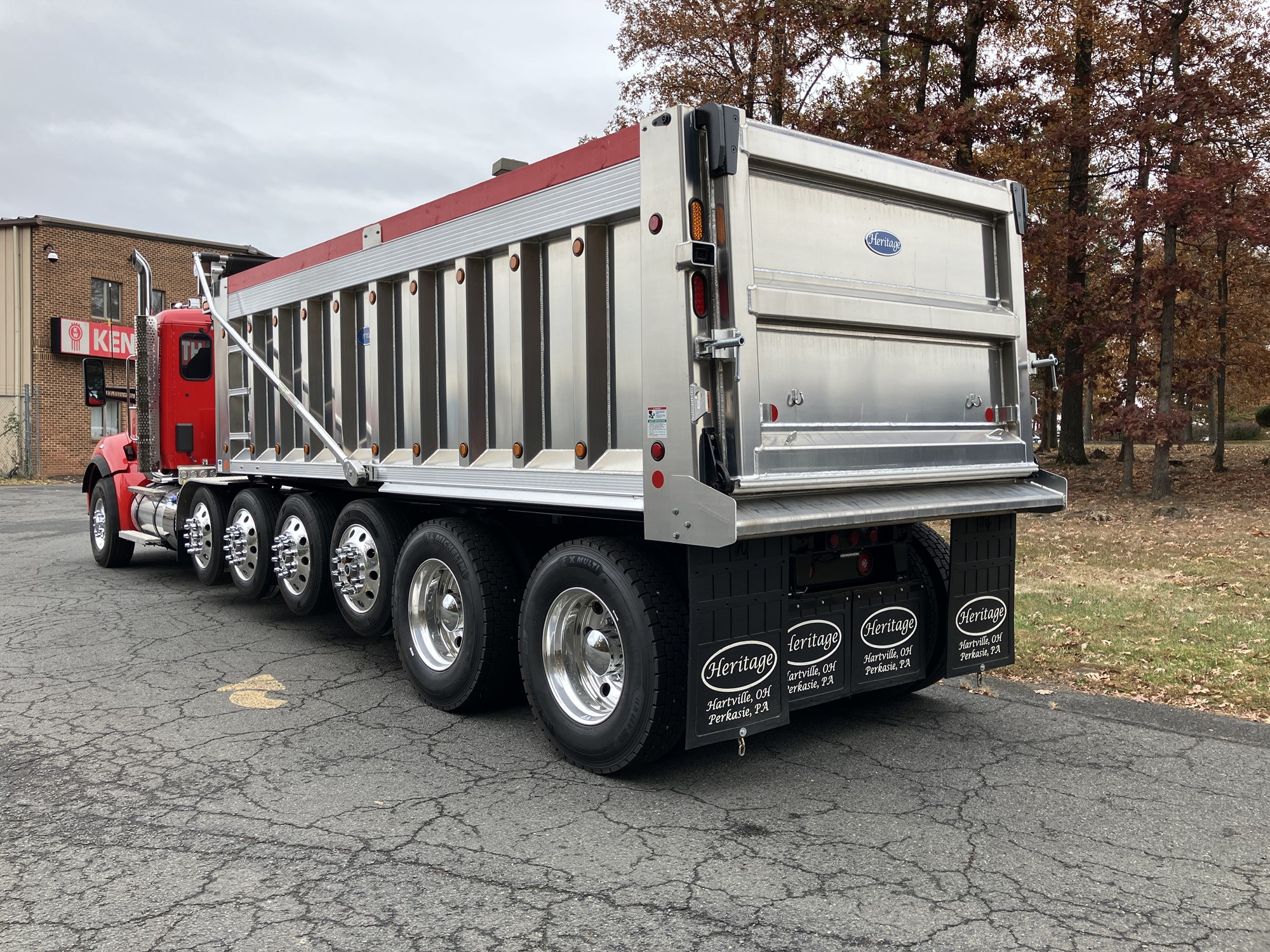 2026 Kenworth T880 - image 4 of 6