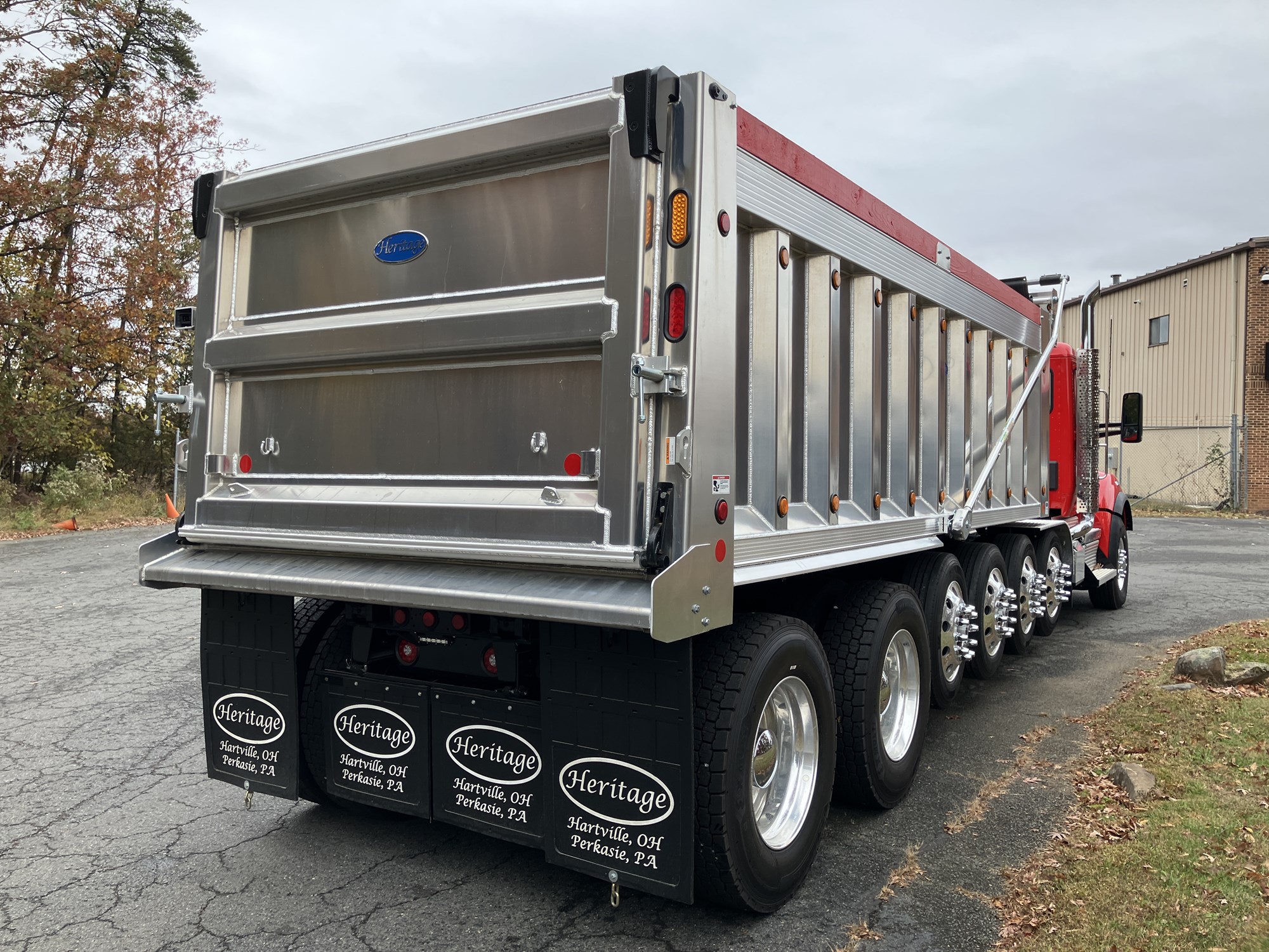 2026 Kenworth T880 - image 6 of 6