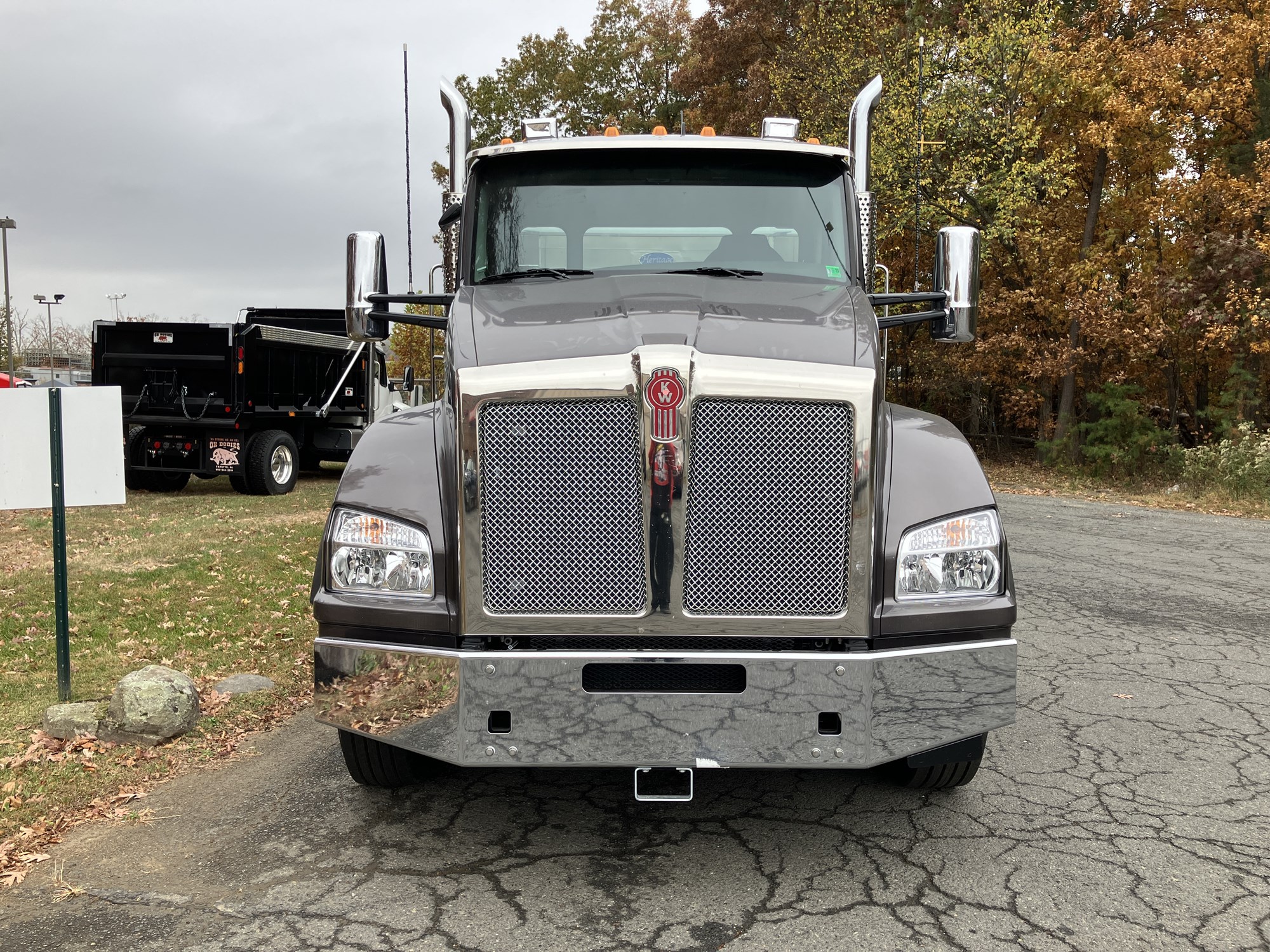 2026 Kenworth T880 - image 1 of 6