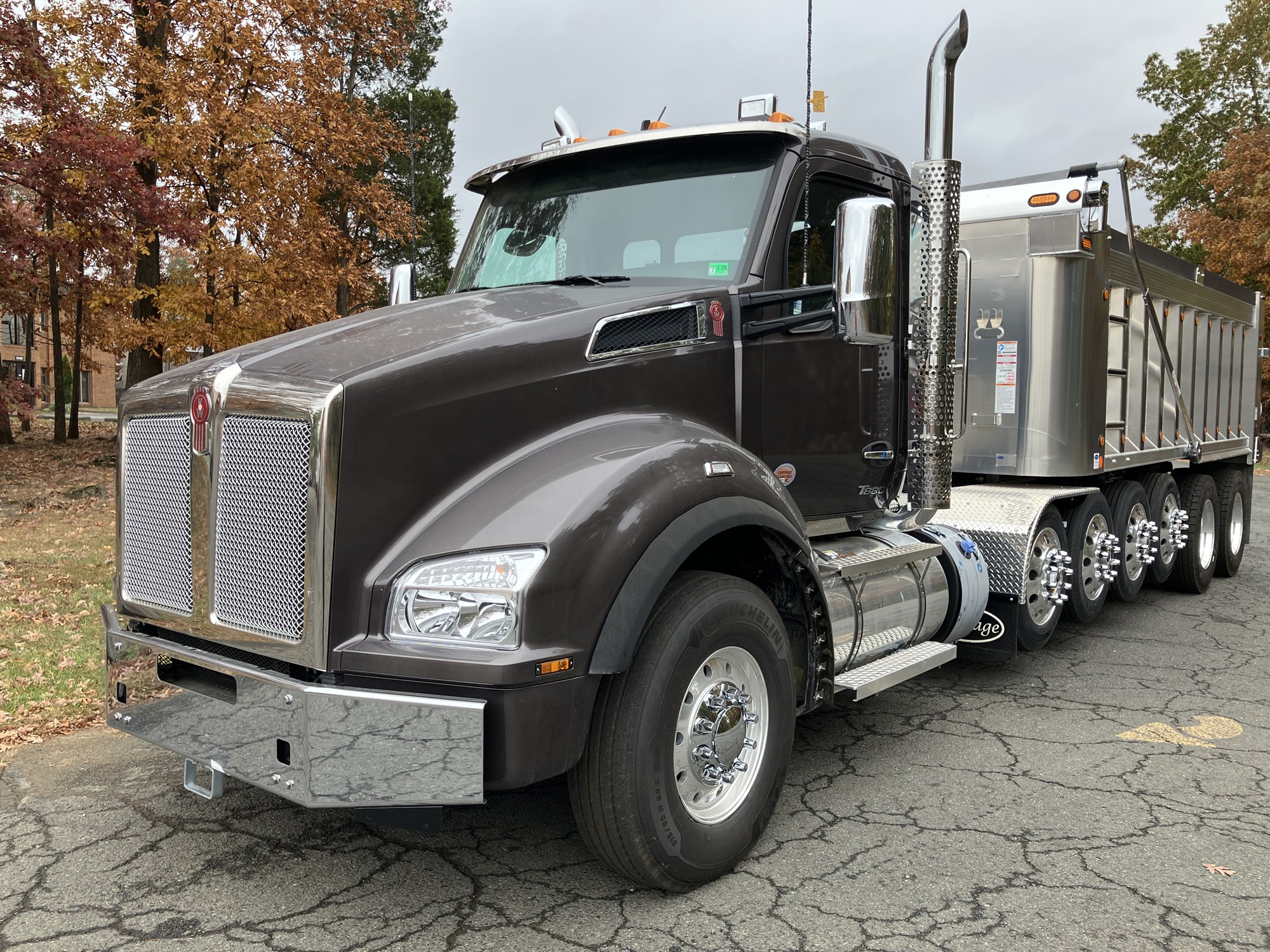 2026 Kenworth T880 - image 2 of 6