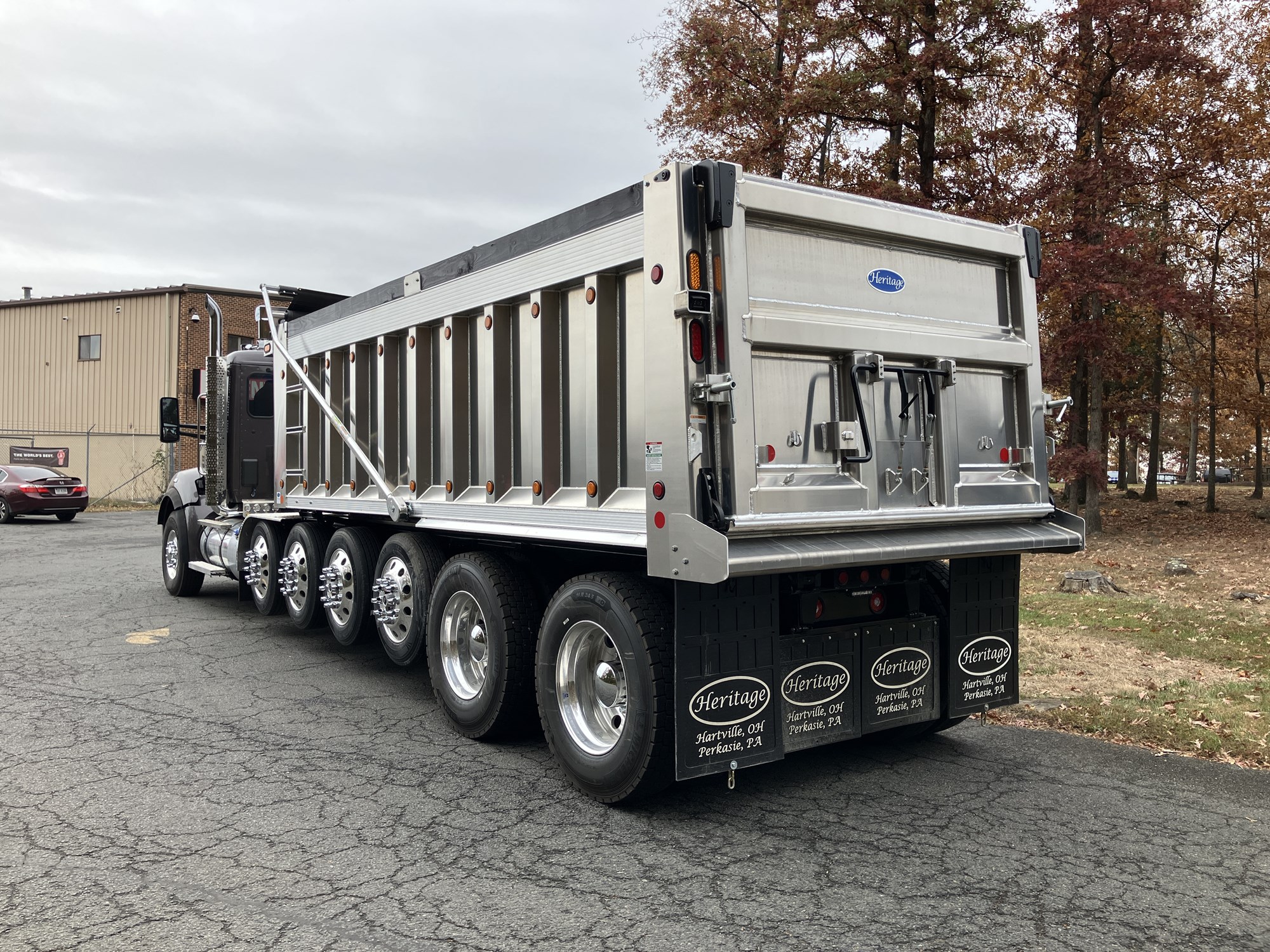 2026 Kenworth T880 - image 4 of 6
