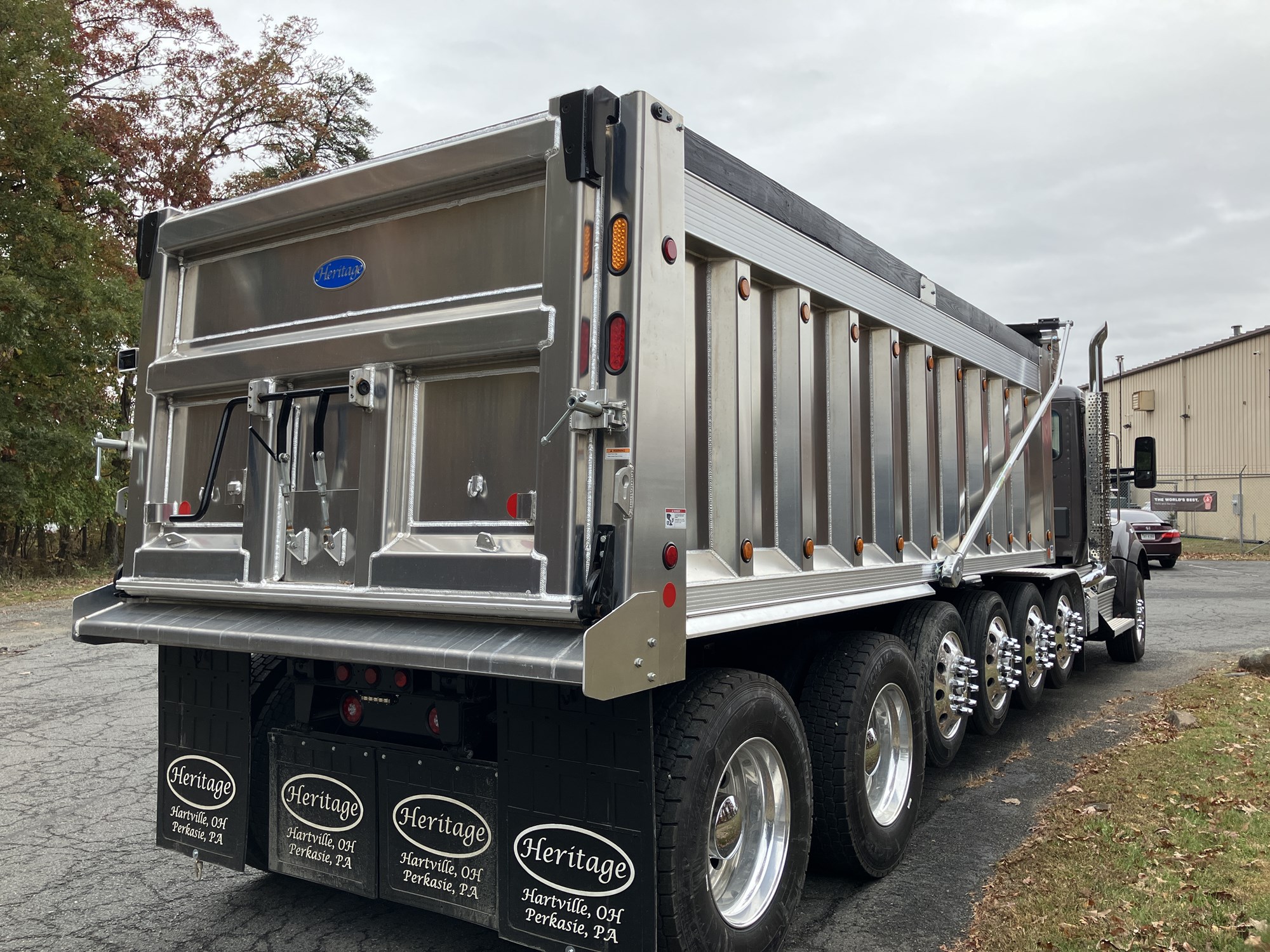 2026 Kenworth T880 - image 6 of 6