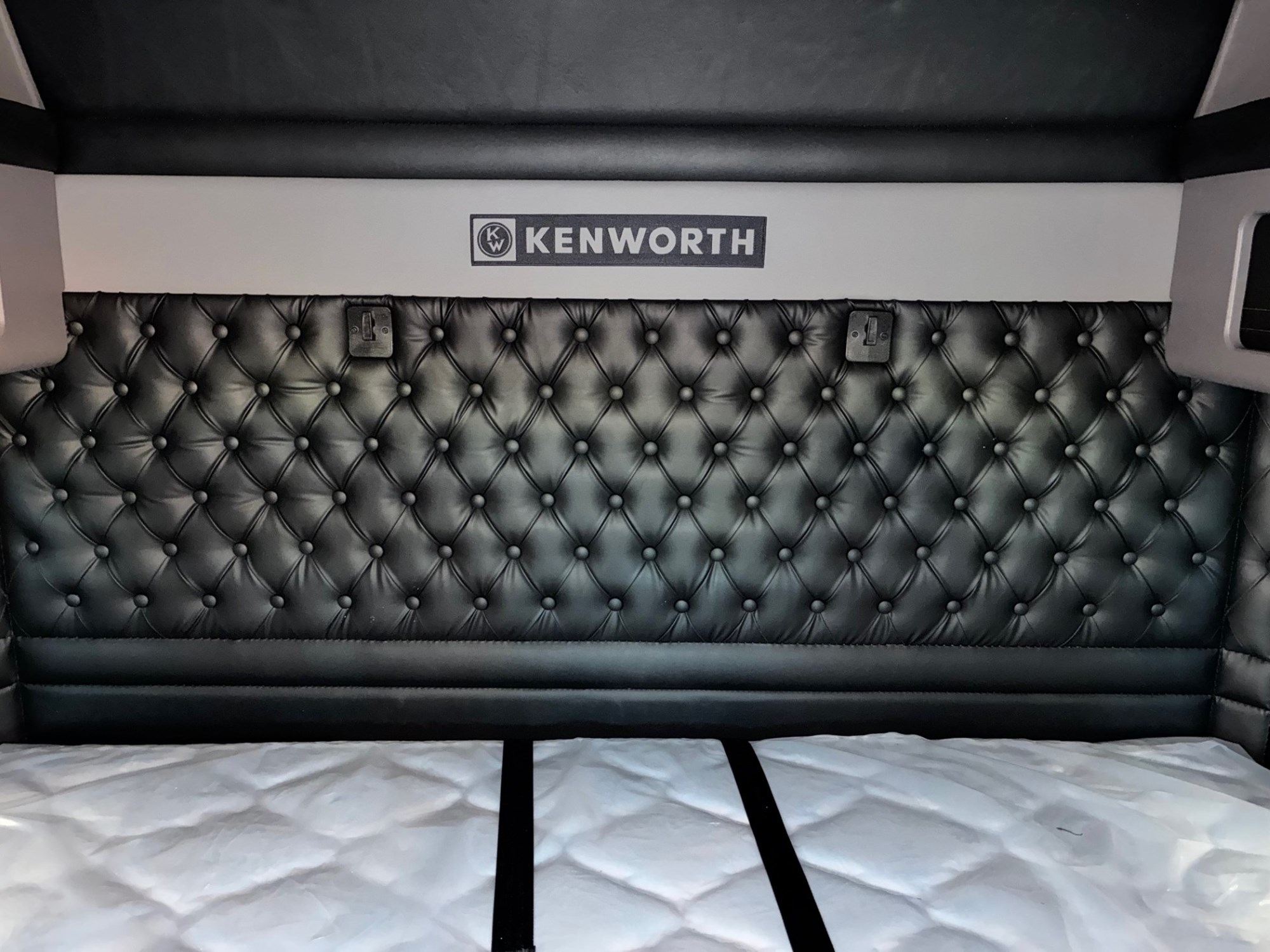 2026 Kenworth W900B TR216898-10 2026 Kenworth W900B TR216898-10