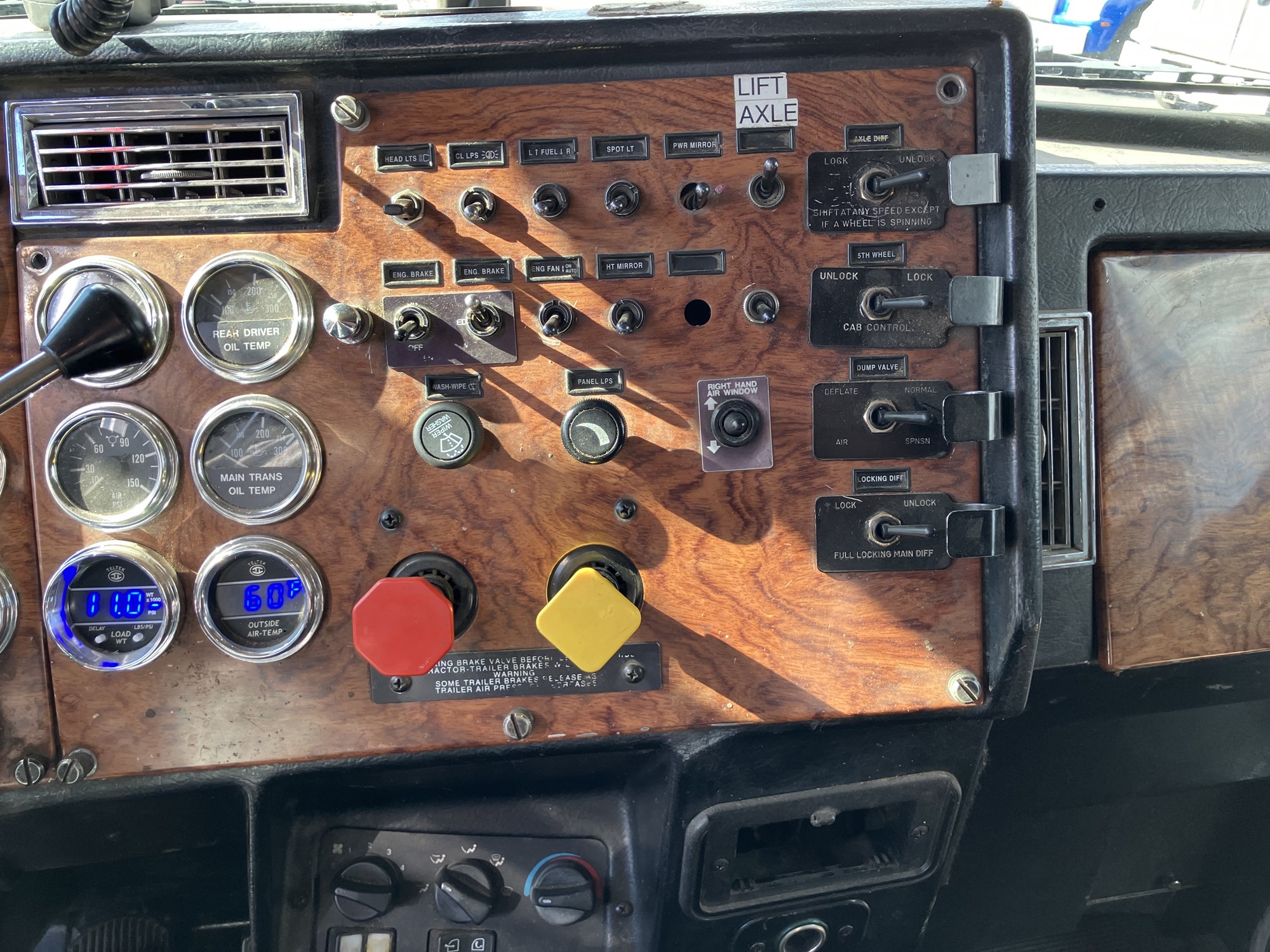 1997 Peterbilt 379 VD421761U-09 1997 Peterbilt 379 VD421761U-09