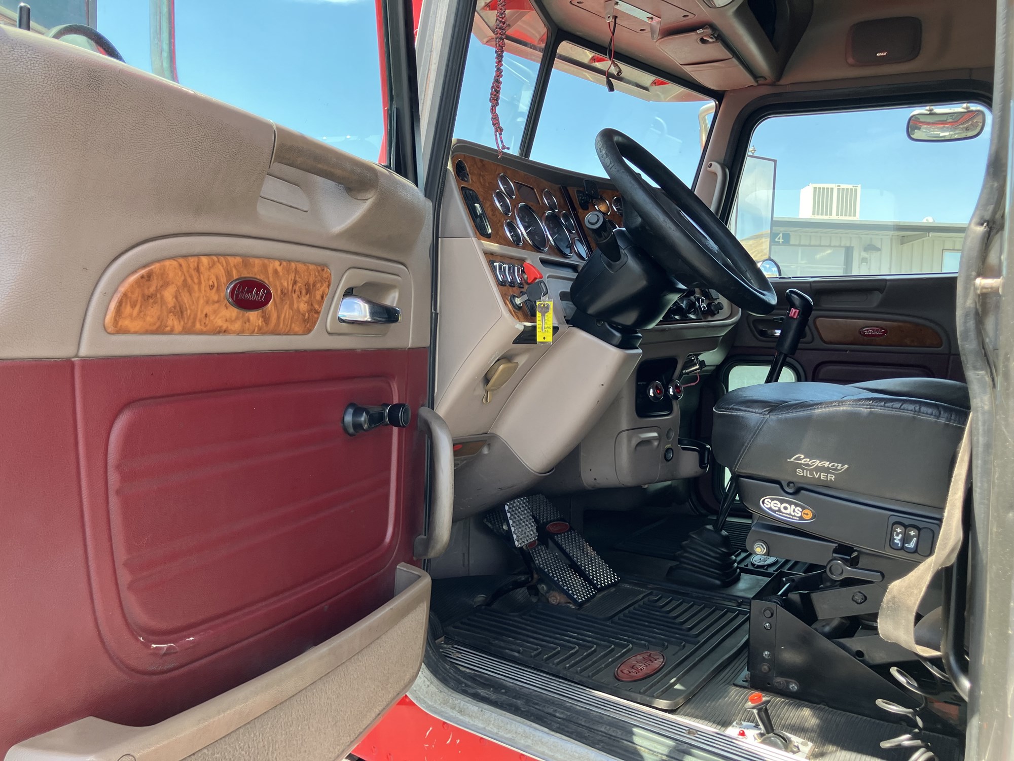 2007 Peterbilt 379 2007 Peterbilt 379 - image 5 of 6