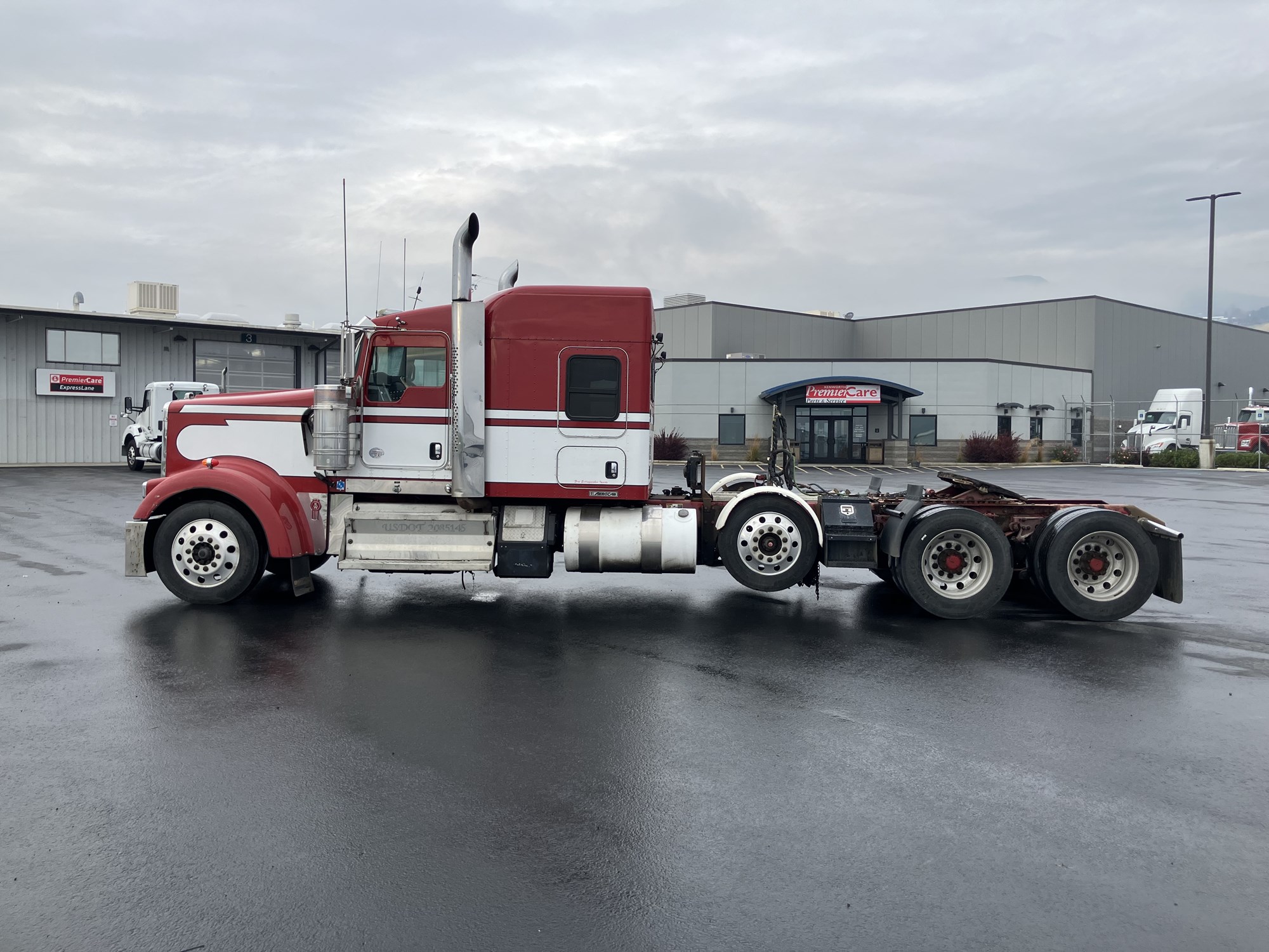 2013 Kenworth W900 2013 Kenworth W900 - image 3 of 6
