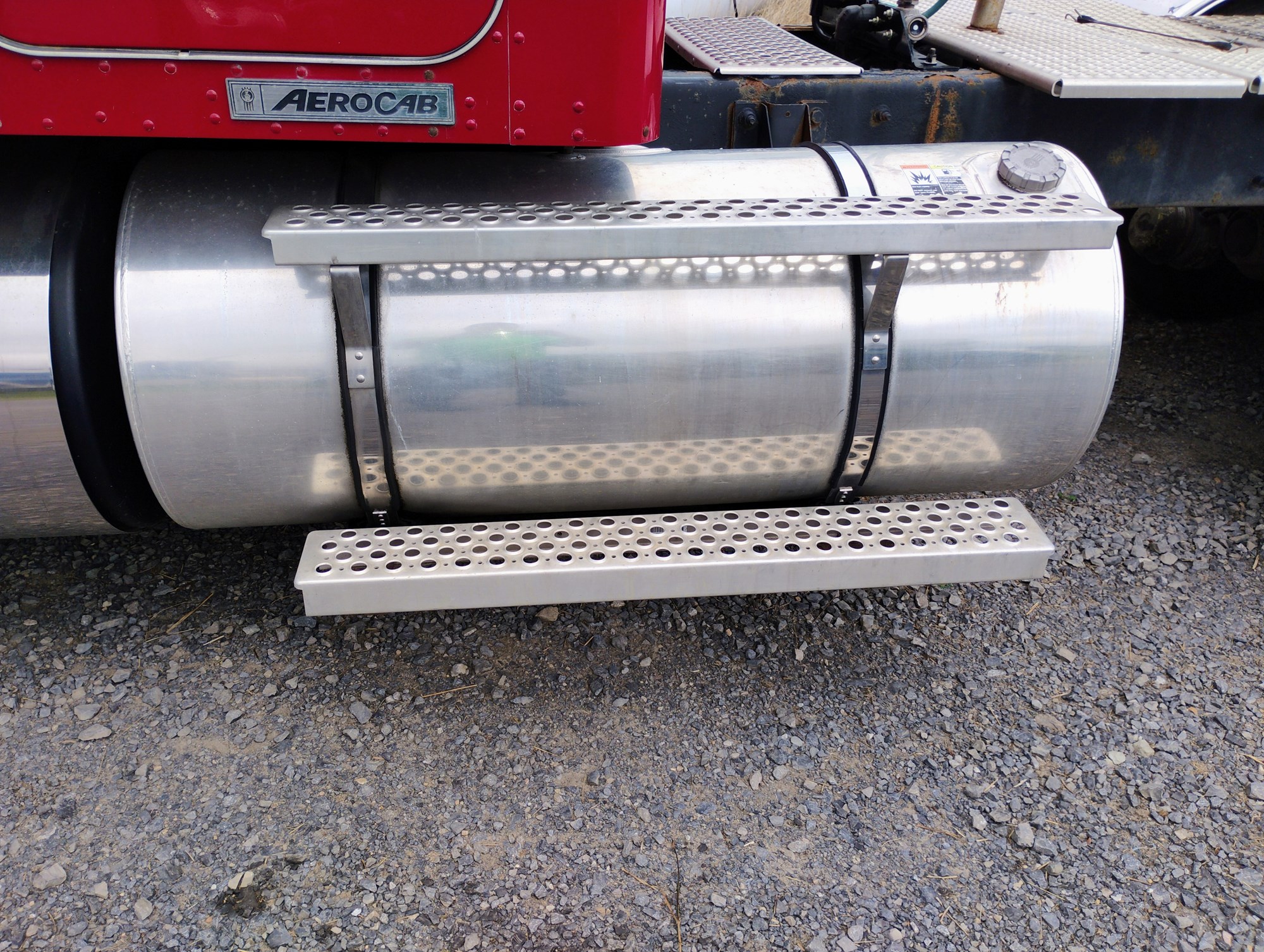 2014 Kenworth W900 - image 3 of 6