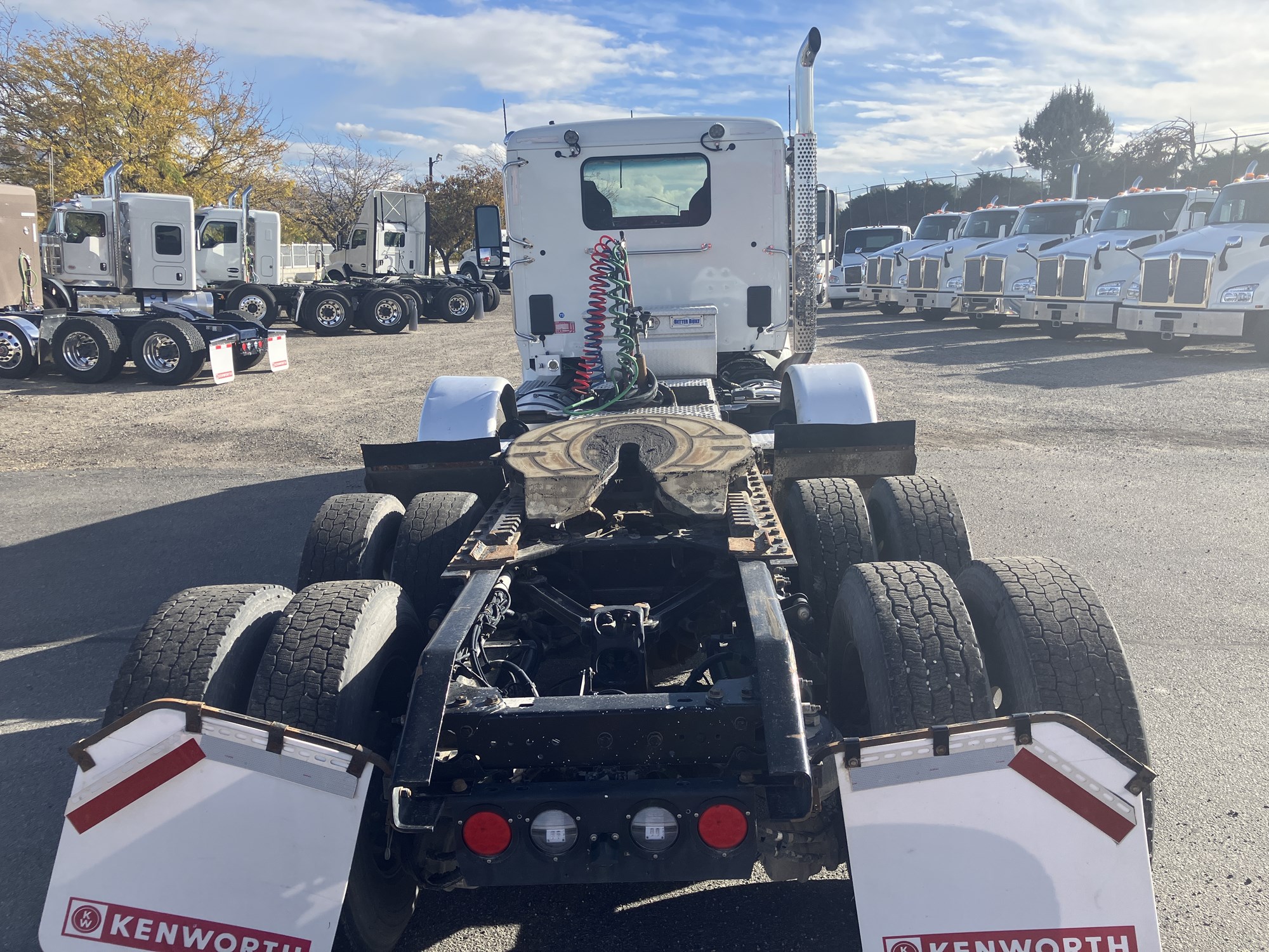 2017 Kenworth T680 - image 4 of 6