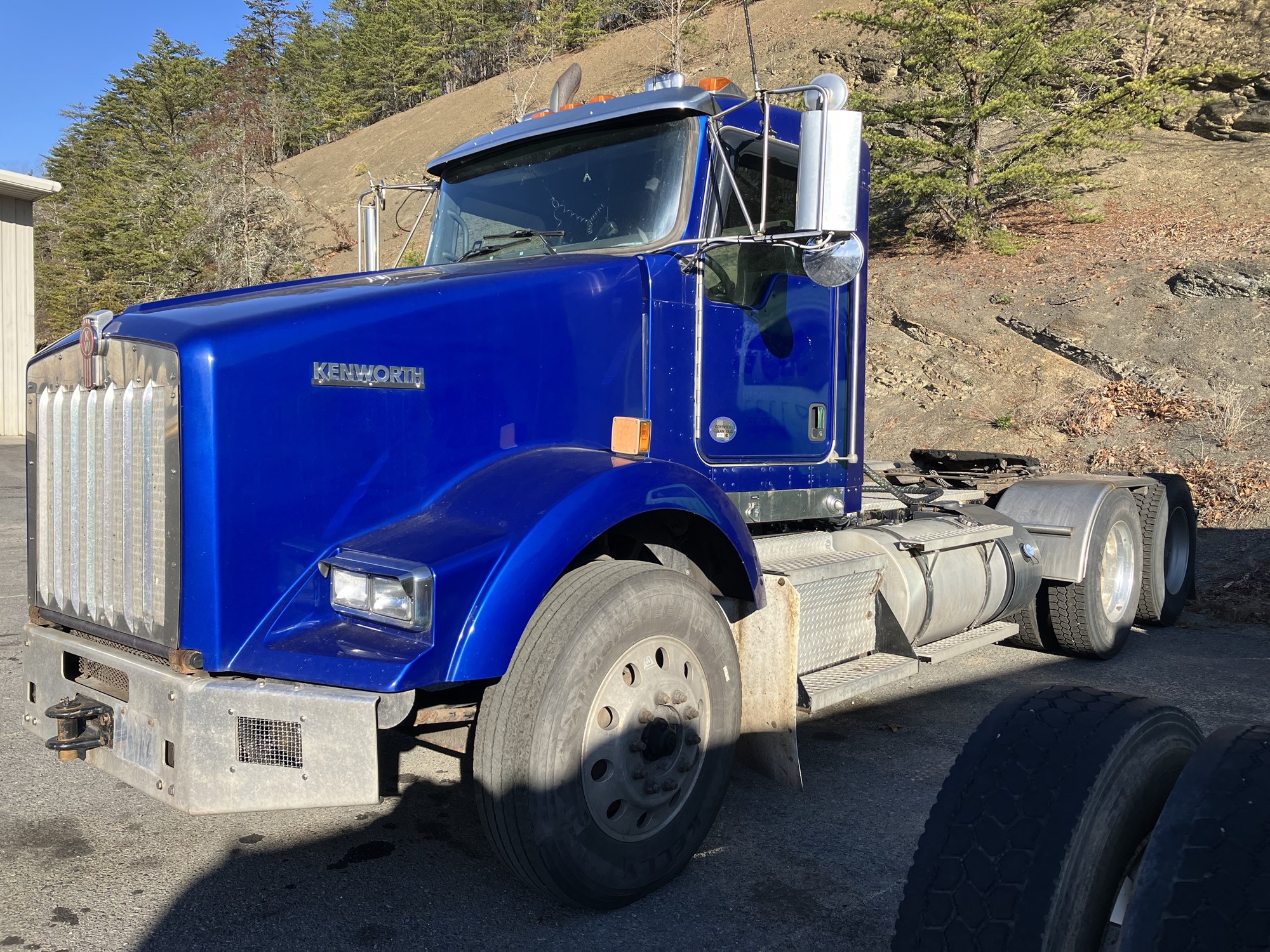2018 Kenworth T800 - image 2 of 6