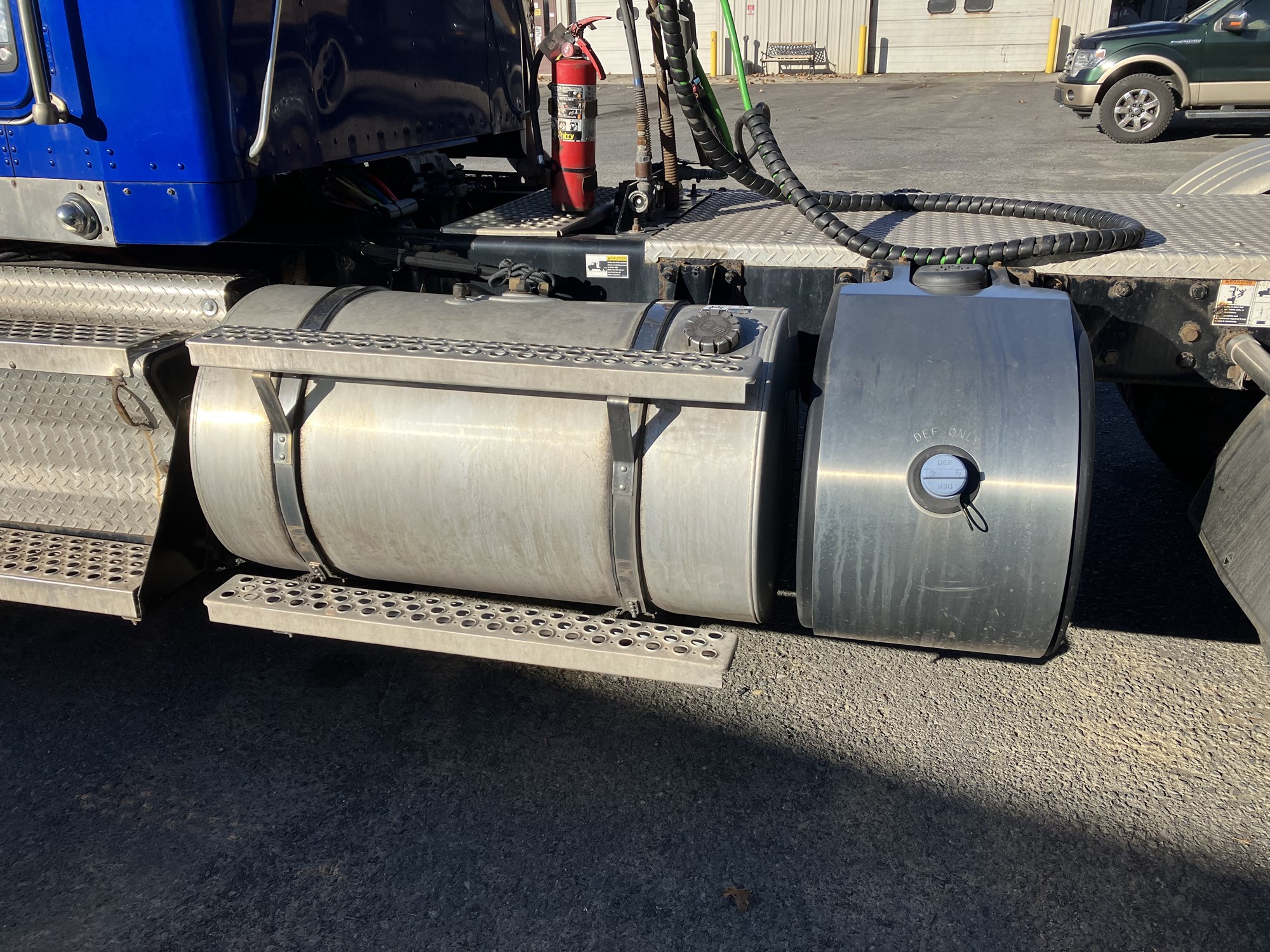 2018 Kenworth T800 - image 5 of 6