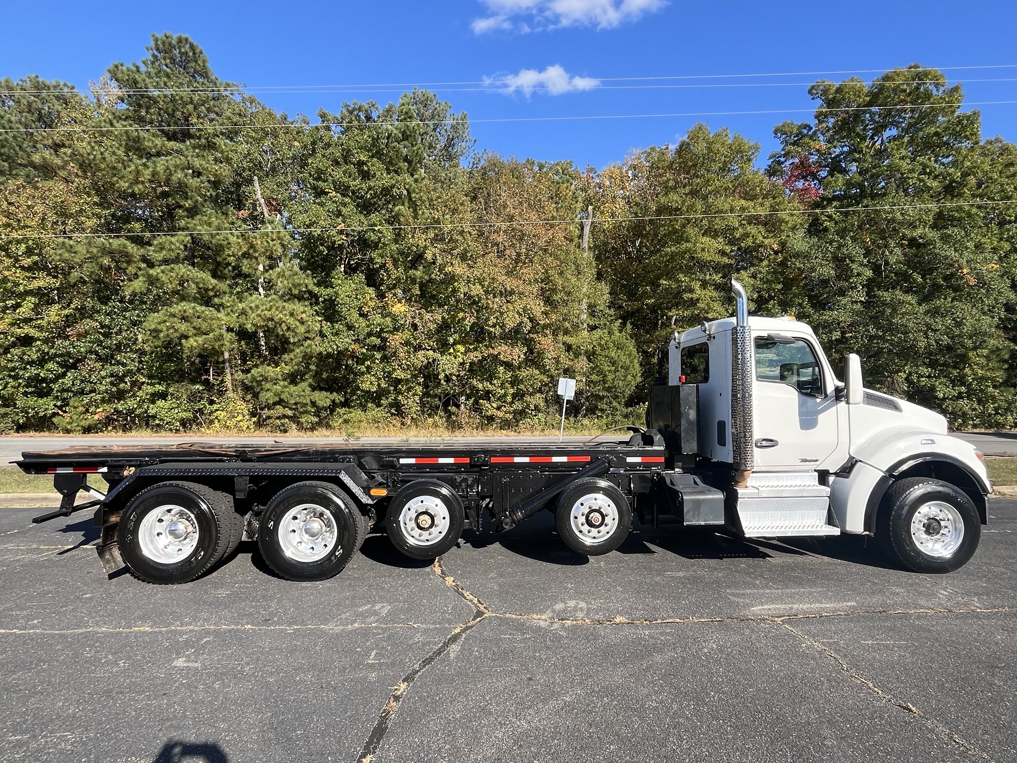 2018 Kenworth T880 2018 Kenworth T880 - image 1 of 6