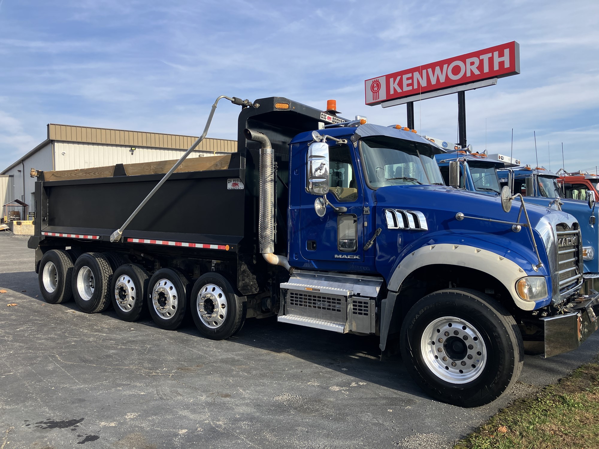 2018 Mack GU713 - image 1 of 2