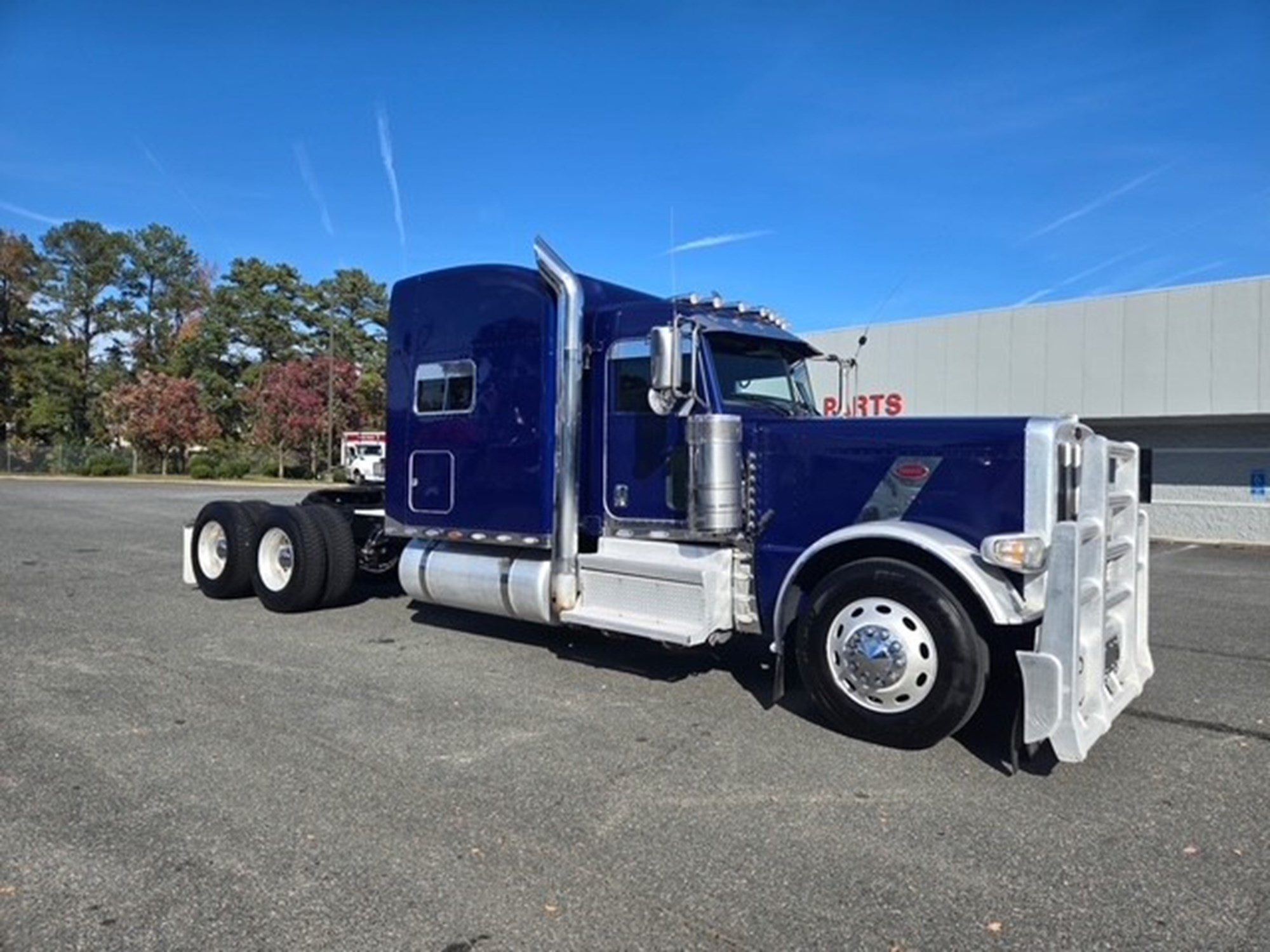 2019 Peterbilt 389 - image 1 of 6