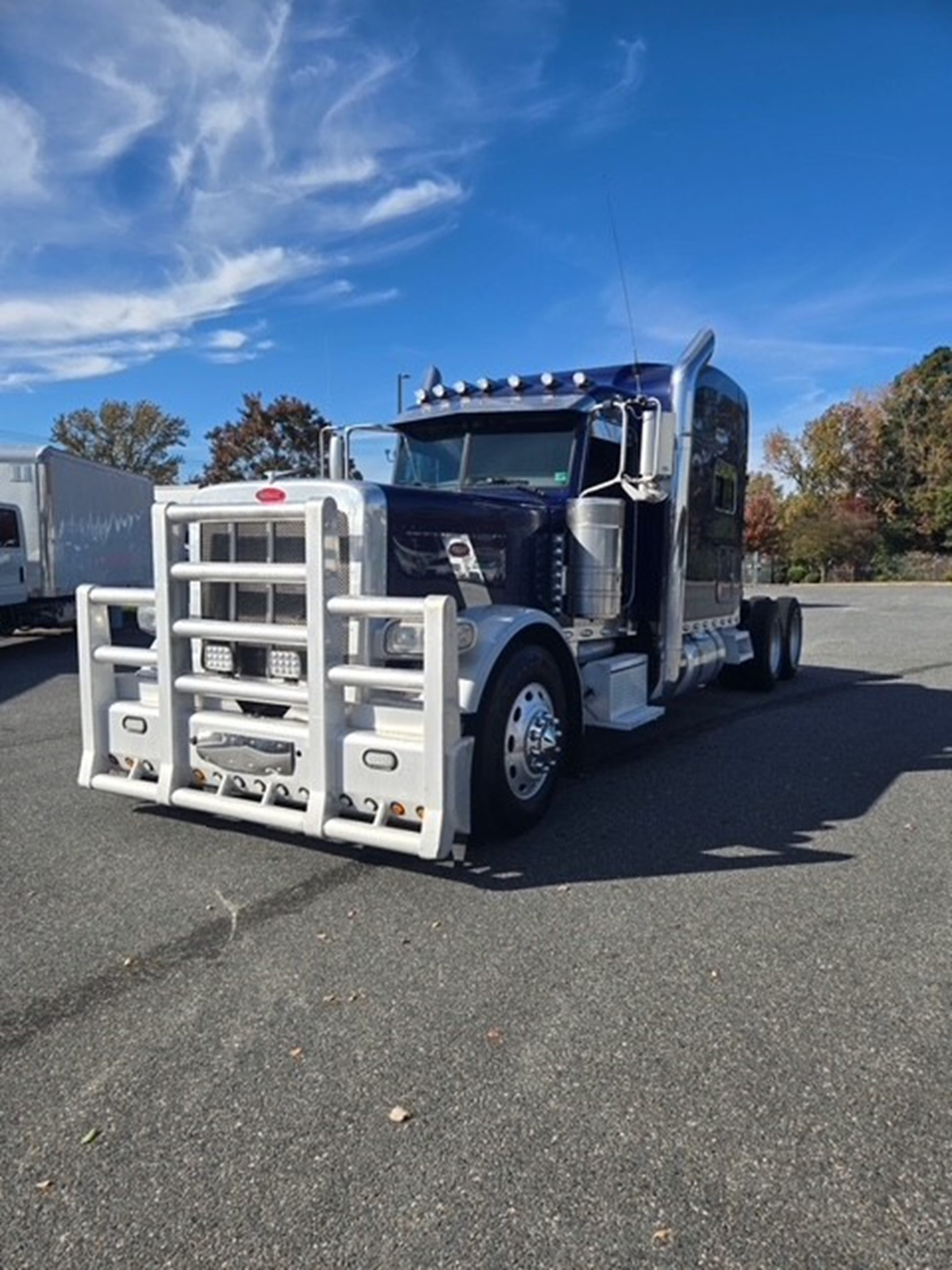 2019 Peterbilt 389 - image 3 of 6