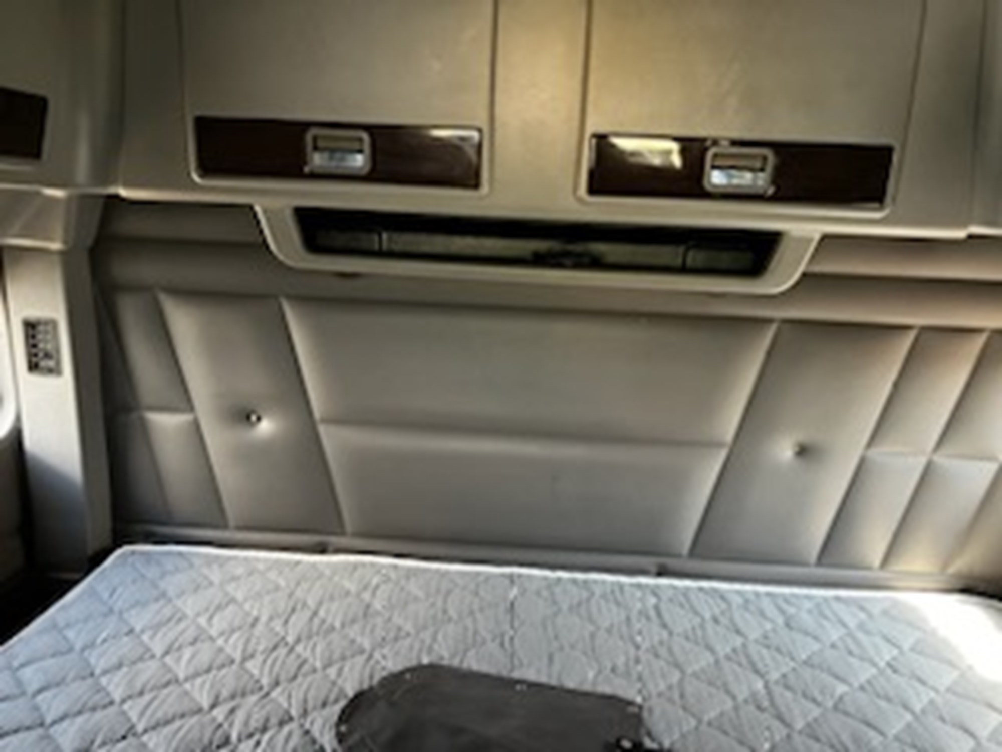 2019 Peterbilt 389 KD265590U-24 2019 Peterbilt 389 KD265590U-24