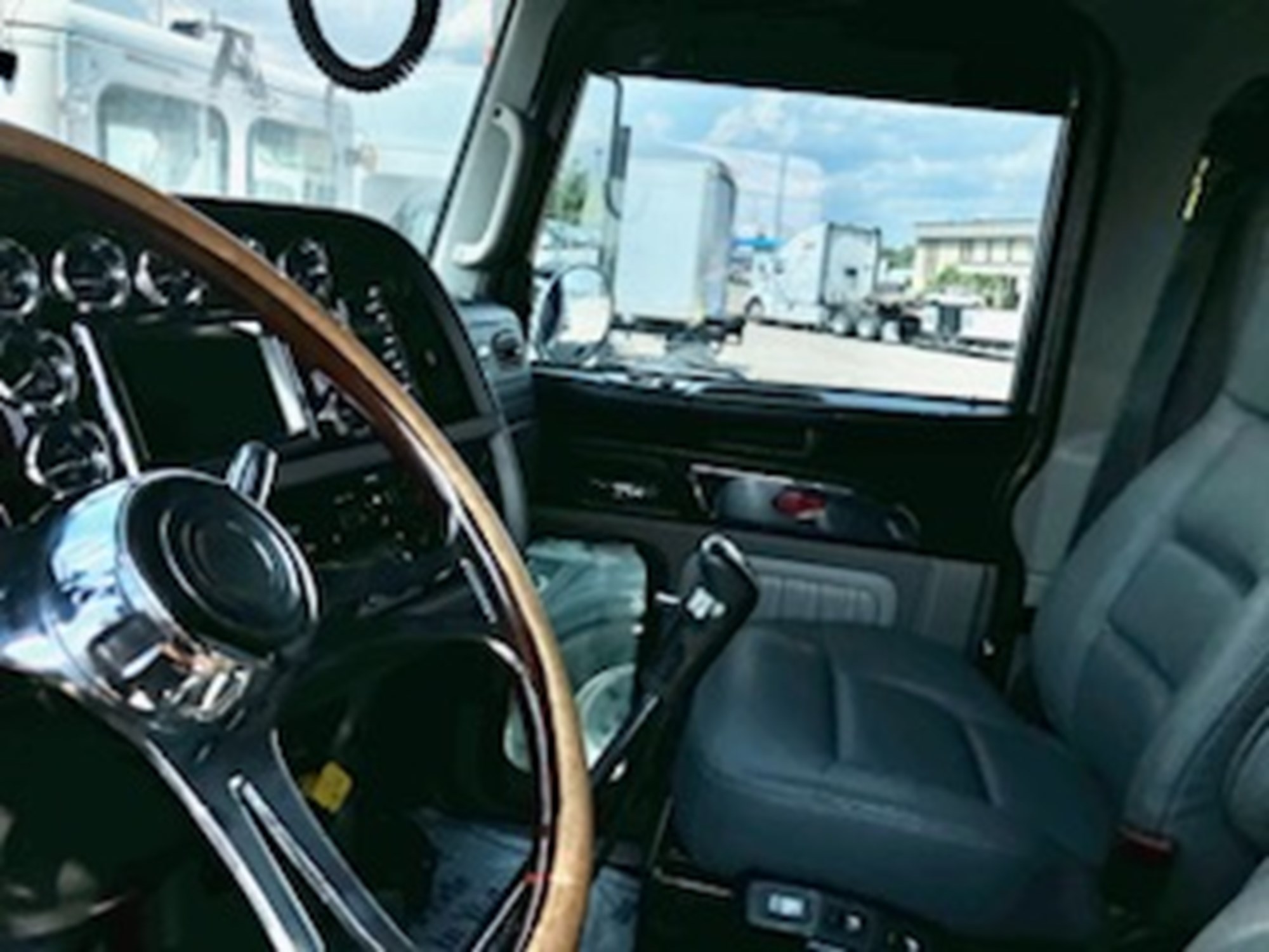 2019 Peterbilt 389 KD265590U-29 2019 Peterbilt 389 KD265590U-29