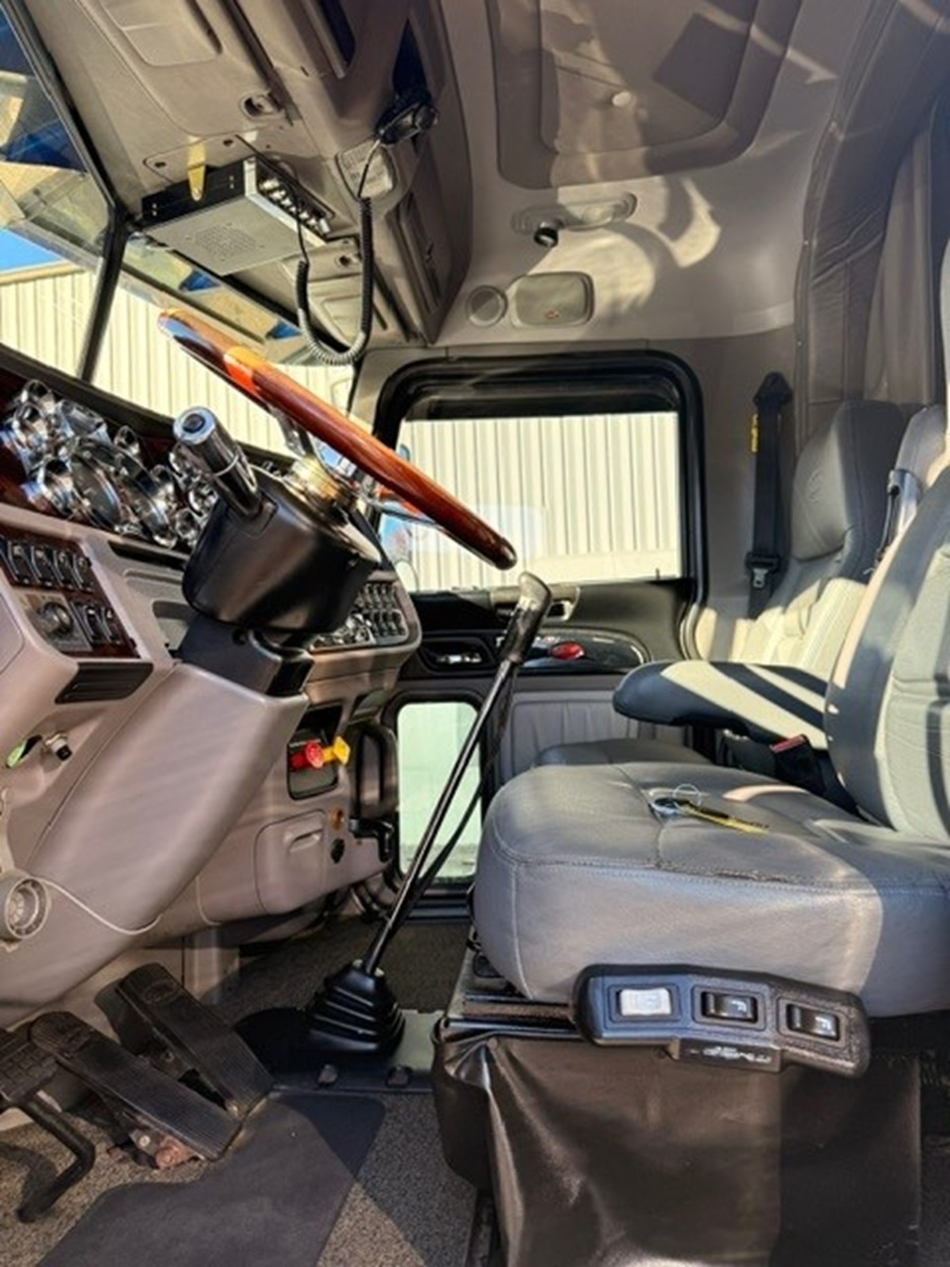 2019 Peterbilt 389 KD265590U-32 2019 Peterbilt 389 KD265590U-32