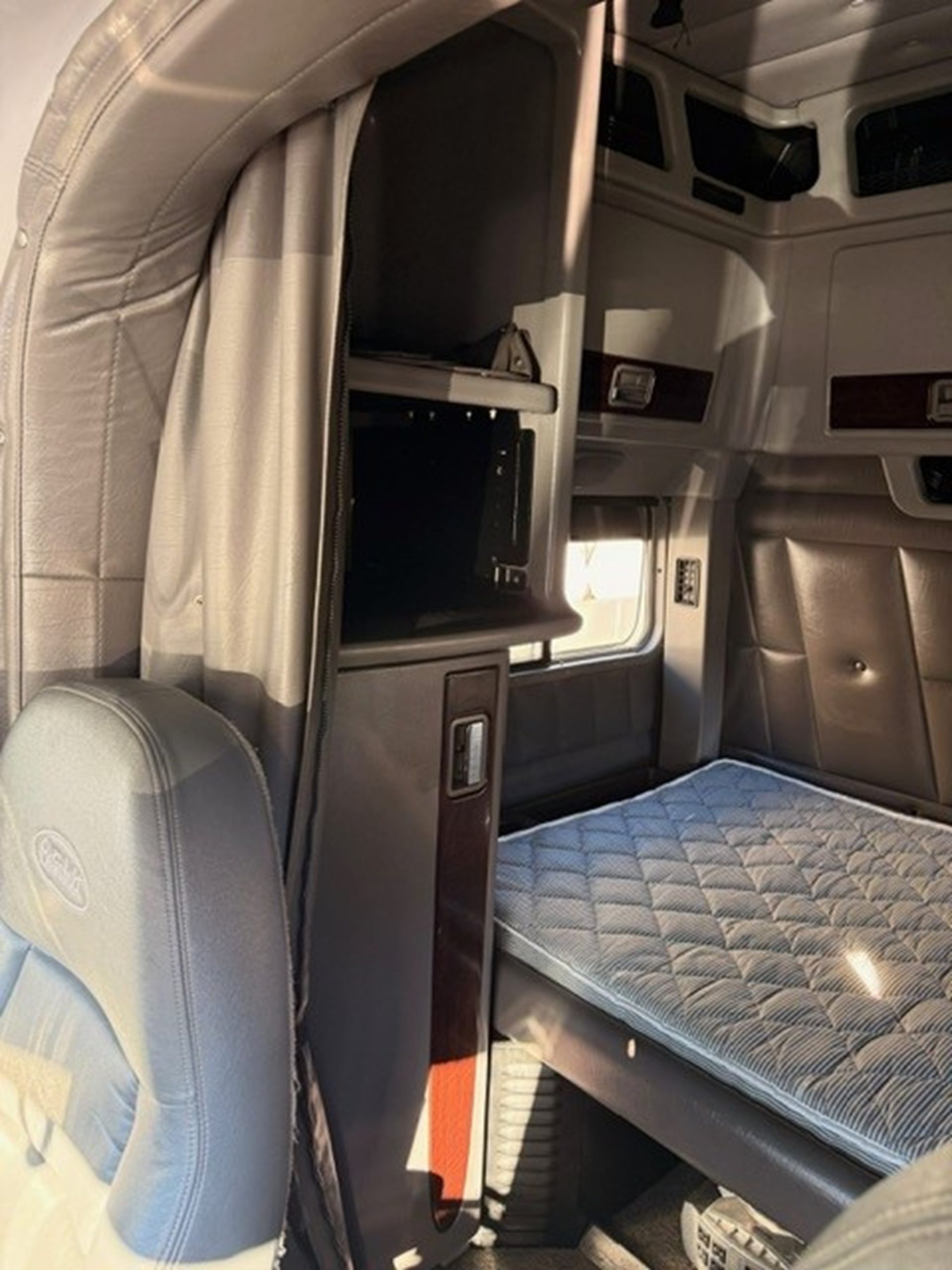 2019 Peterbilt 389 KD265590U-41 2019 Peterbilt 389 KD265590U-41