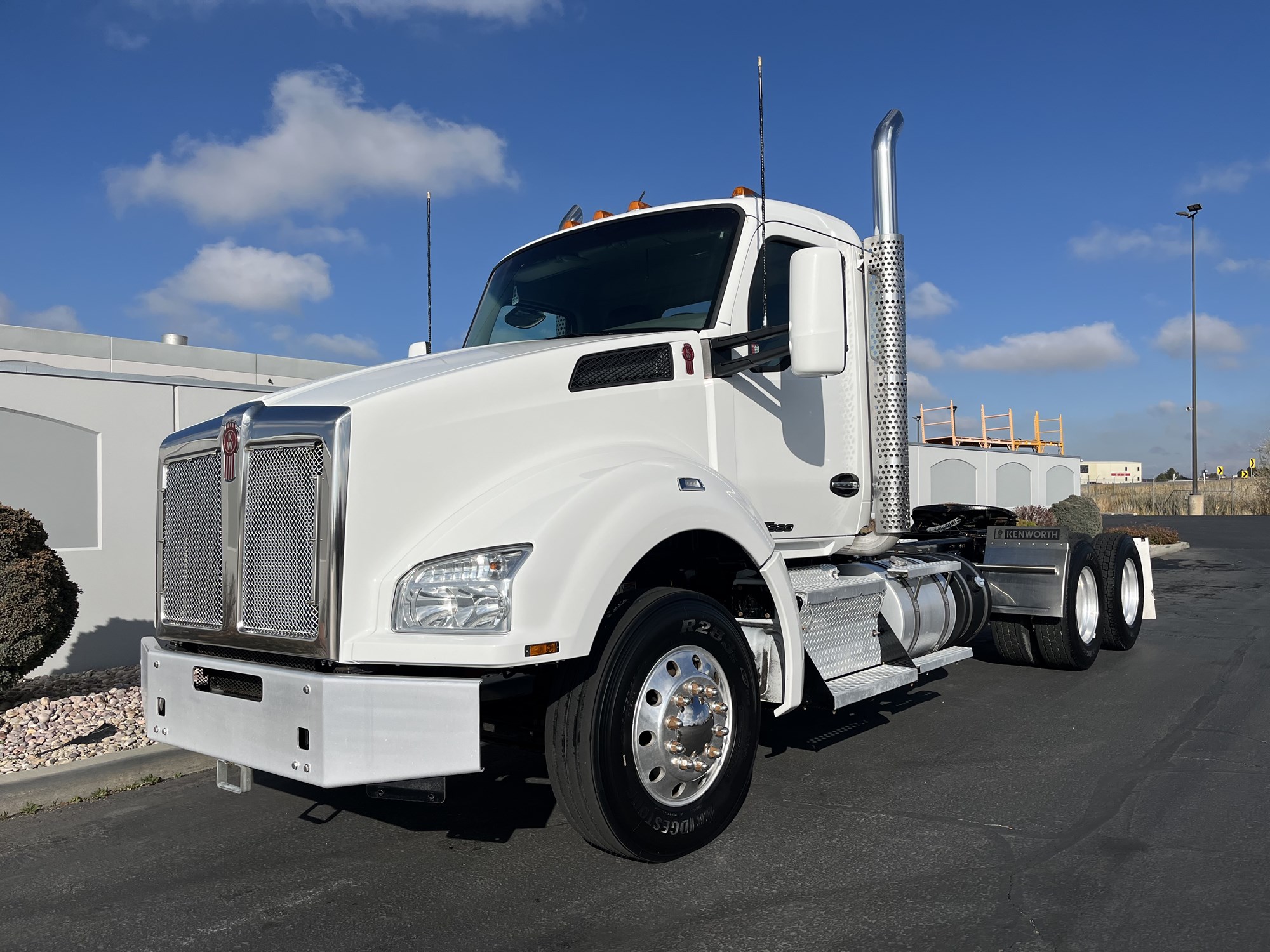 2019 Kenworth T880 - image 2 of 6