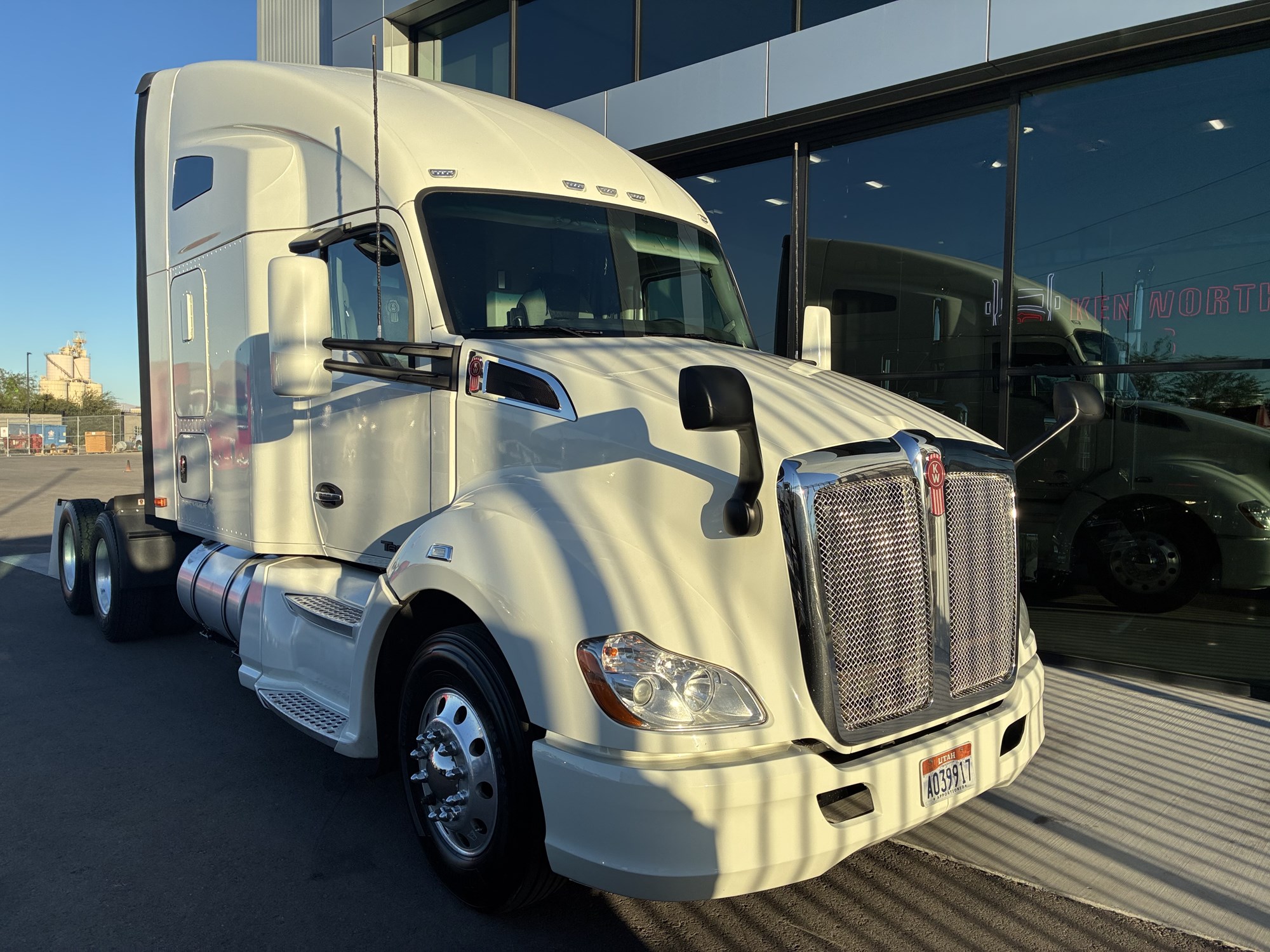 2020 Kenworth T680 - image 1 of 6
