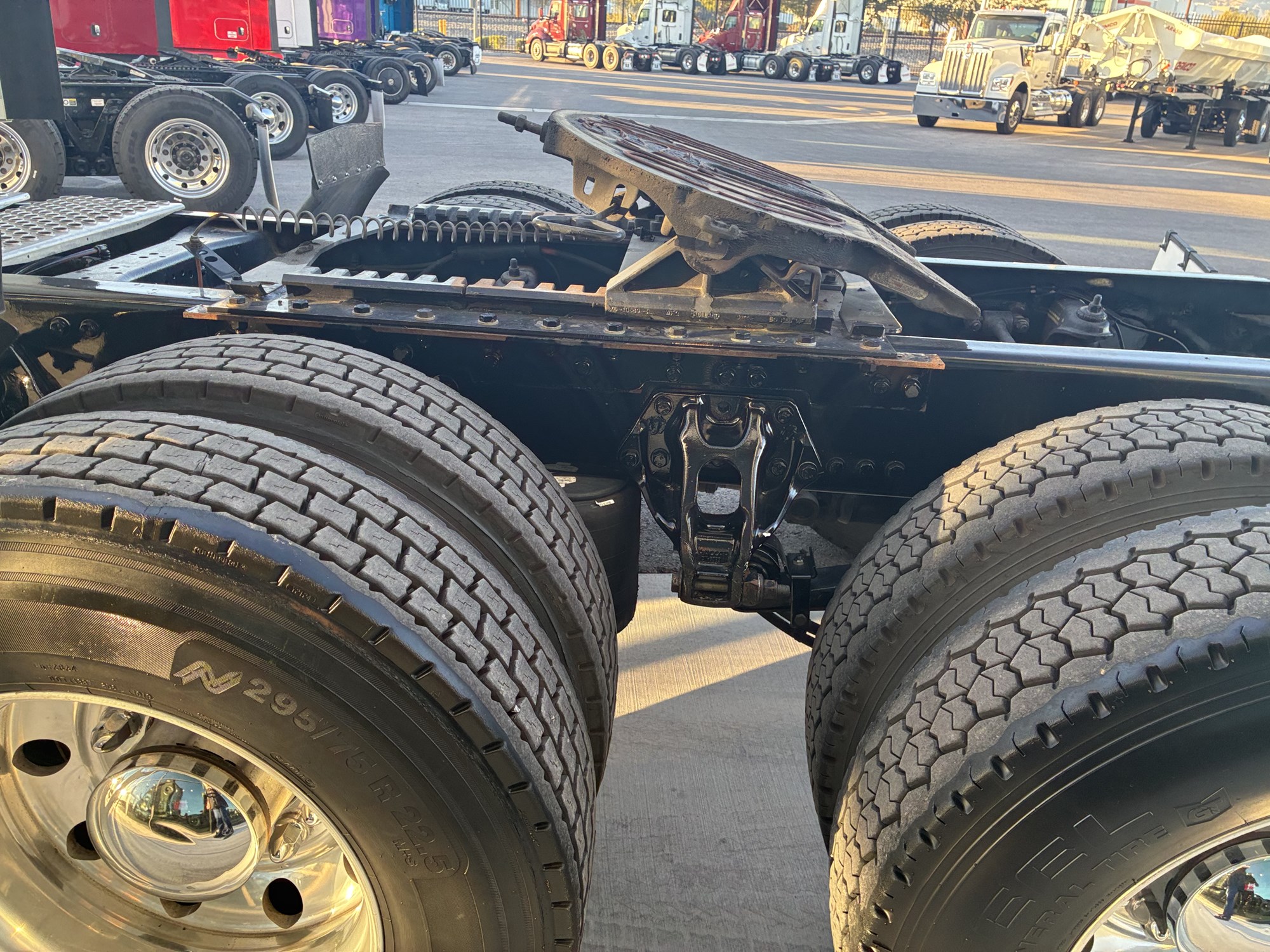 2020 Kenworth T680 - image 5 of 6