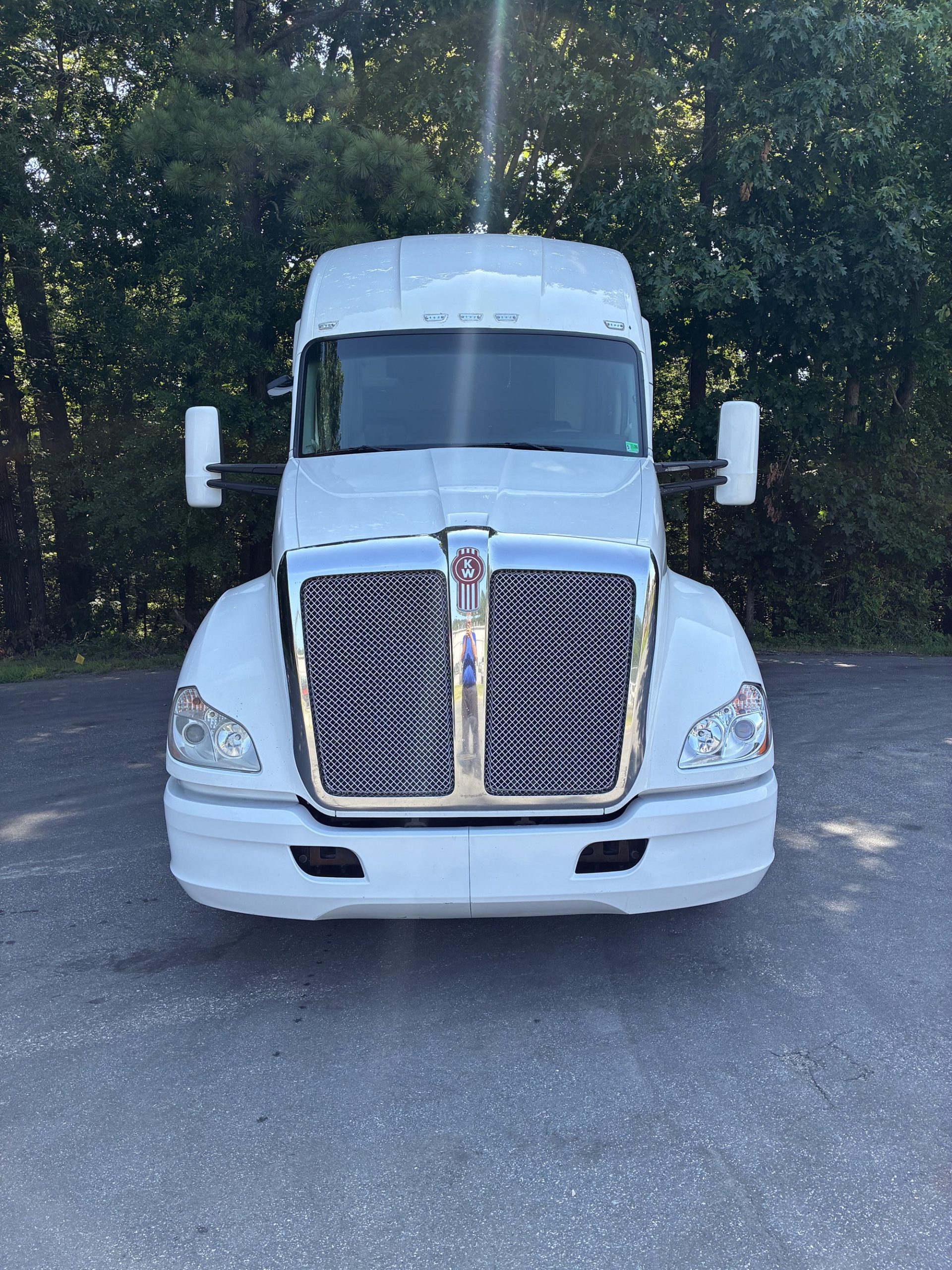 2020 Kenworth T680 - image 2 of 6