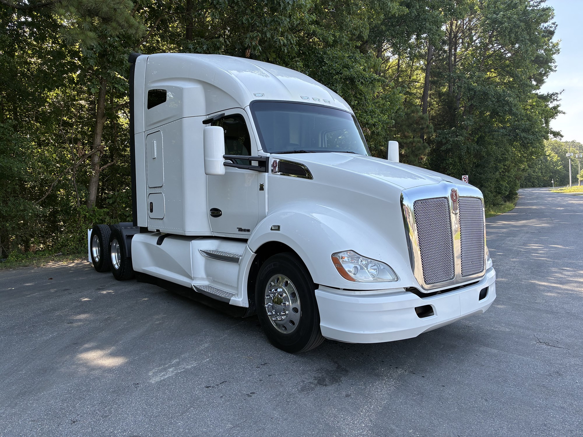 2020 Kenworth T680 - image 3 of 6
